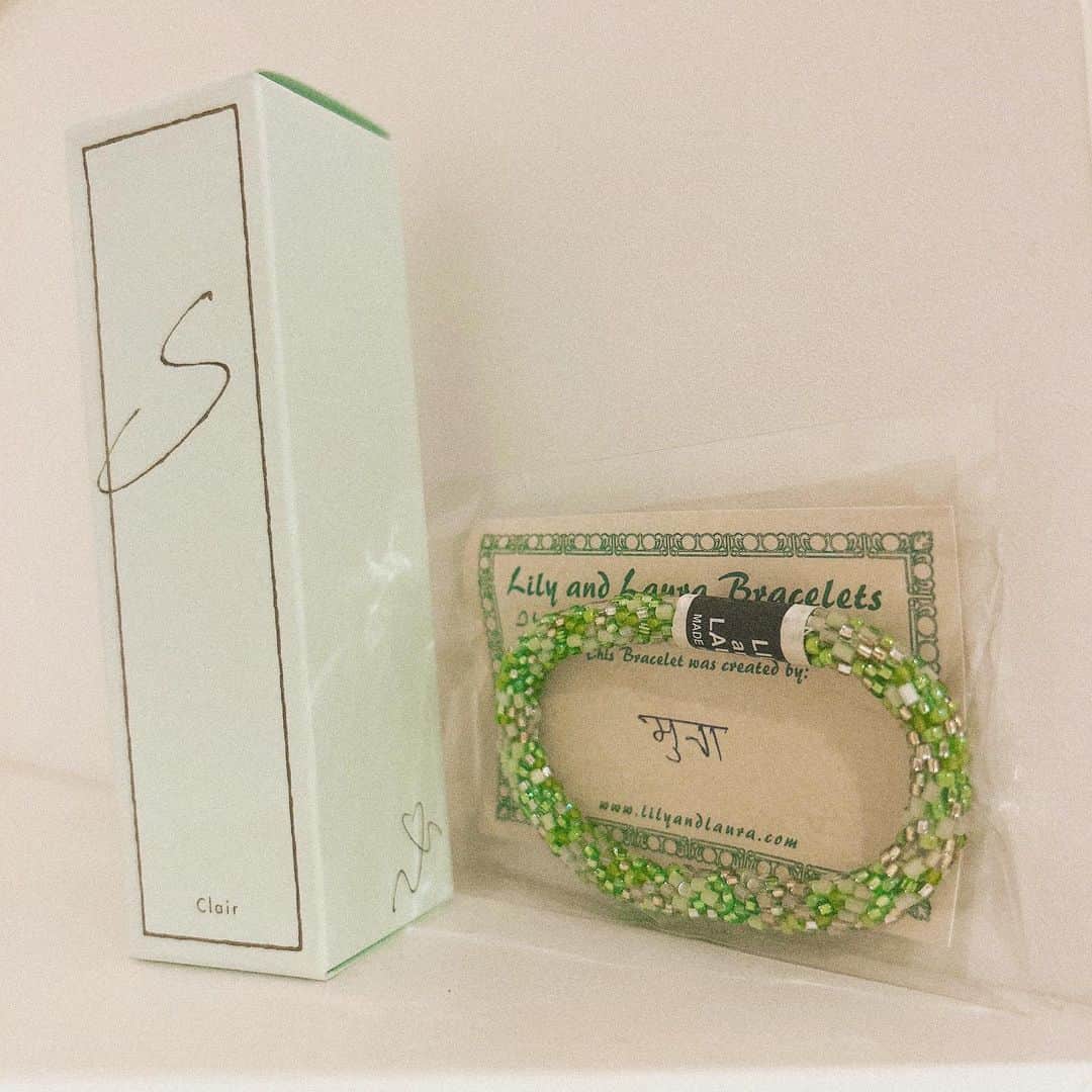 美沙玲奈のインスタグラム：「Special🌹Thanks𓂃꙳⋆ ˖  #香水 #ブレスレット #ガラスビーズ #アクセサリー #可愛い」