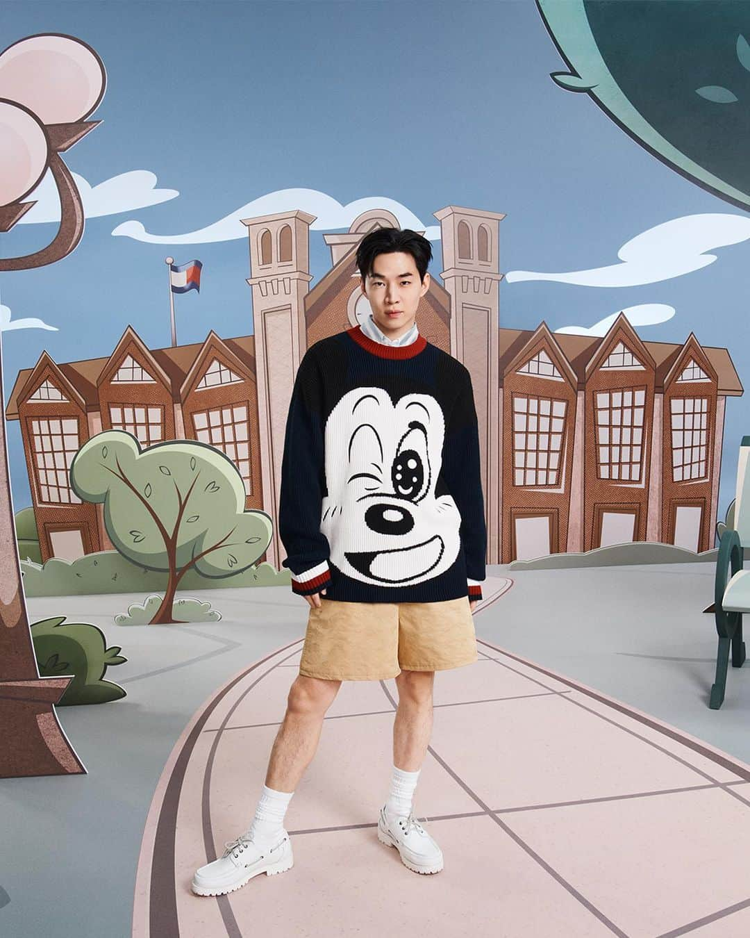 ヘンリーのインスタグラム：「Celebrating Disney's 100th anniversary in style 🏰 @tommyhilfiger @disneystyle   #DisneyXTommy#TommyHilfiger#Disney #DisneyStyle#MickeyFriendsStayTrue」