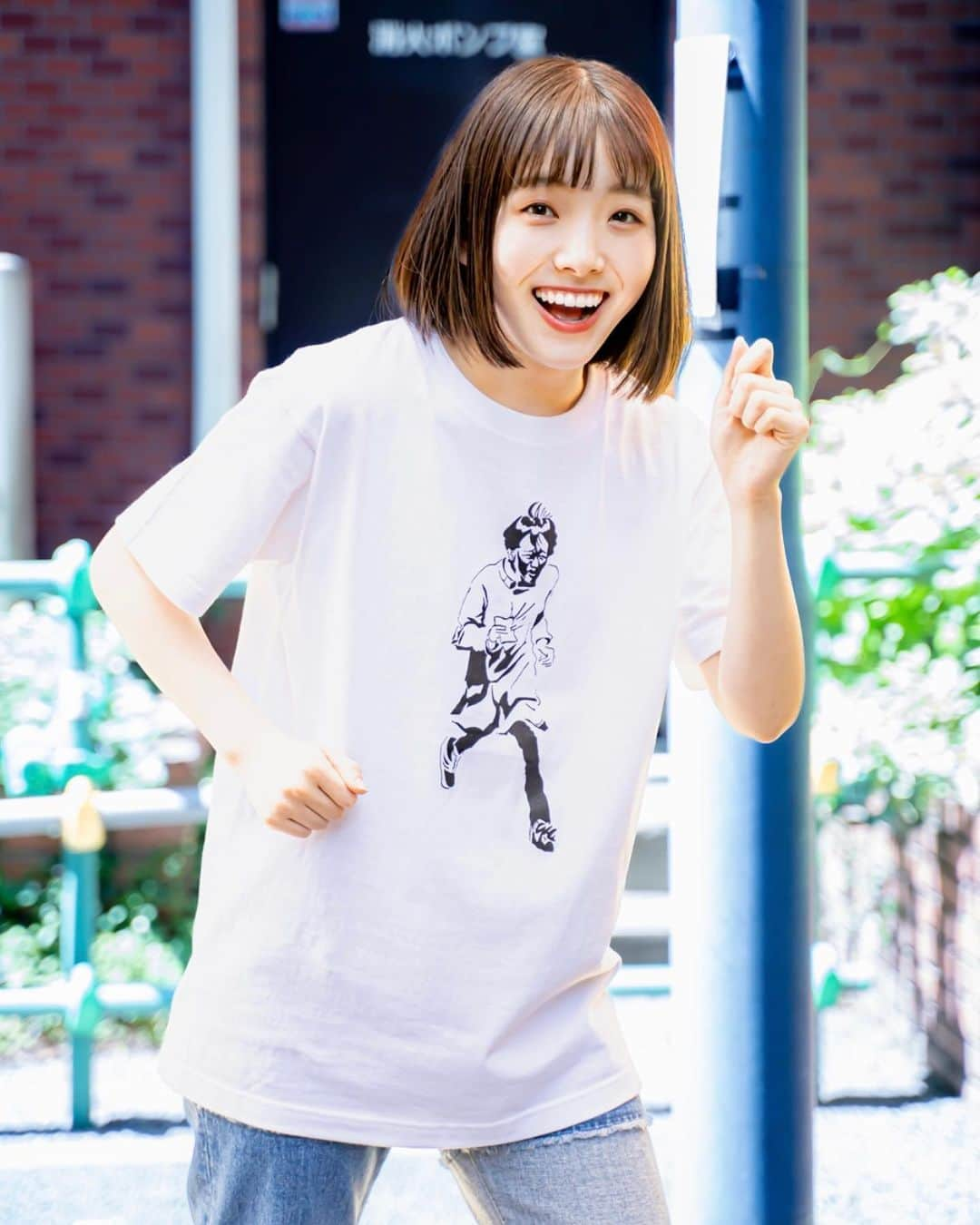 桜井えまさんのインスタグラム写真 - (桜井えまInstagram)「· ✏️お知らせです➰  ラバーガールさんの新作Tシャツのモデルをさせていただきました！- ̗̀ 📢  シンプルなのにめちゃめちゃ癖強くて可愛かったです♡ サイズも色々あるので是非チェックしてみてください✔ → https://tobinagasan.stores.jp/  ※飛永さんにパンが似合うねって言って貰えて嬉しかったです（笑）   #ラバーガール さん #新作tシャツ  #エビ中  #桜井えま  #model #07  #モデル撮影」6月1日 17時14分 - emma_sakurai_official