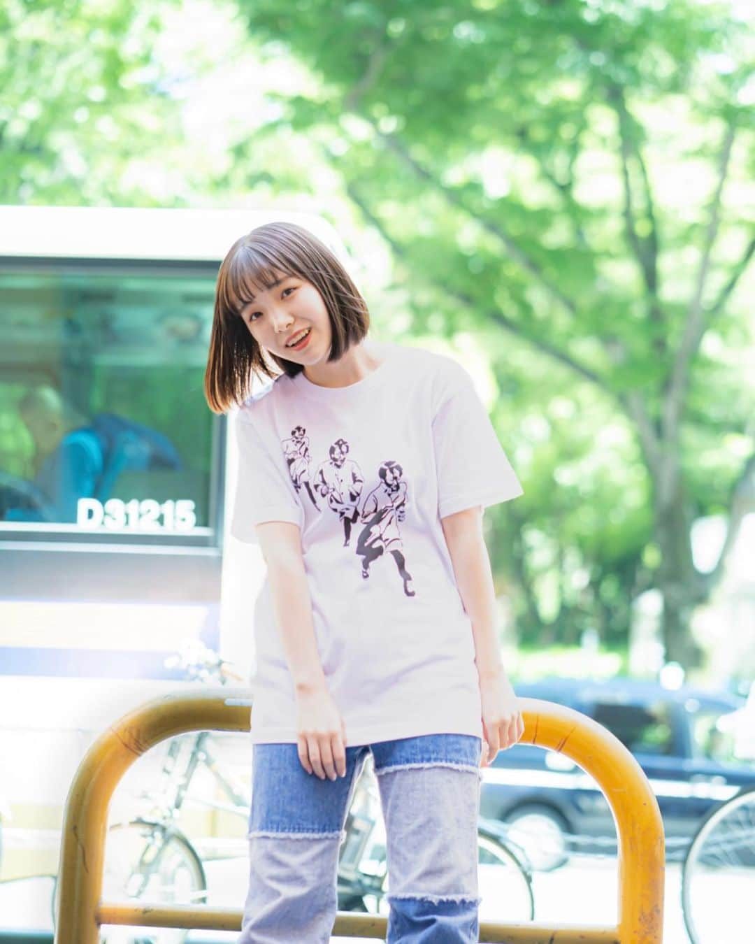 桜井えまさんのインスタグラム写真 - (桜井えまInstagram)「· ✏️お知らせです➰  ラバーガールさんの新作Tシャツのモデルをさせていただきました！- ̗̀ 📢  シンプルなのにめちゃめちゃ癖強くて可愛かったです♡ サイズも色々あるので是非チェックしてみてください✔ → https://tobinagasan.stores.jp/  ※飛永さんにパンが似合うねって言って貰えて嬉しかったです（笑）   #ラバーガール さん #新作tシャツ  #エビ中  #桜井えま  #model #07  #モデル撮影」6月1日 17時14分 - emma_sakurai_official