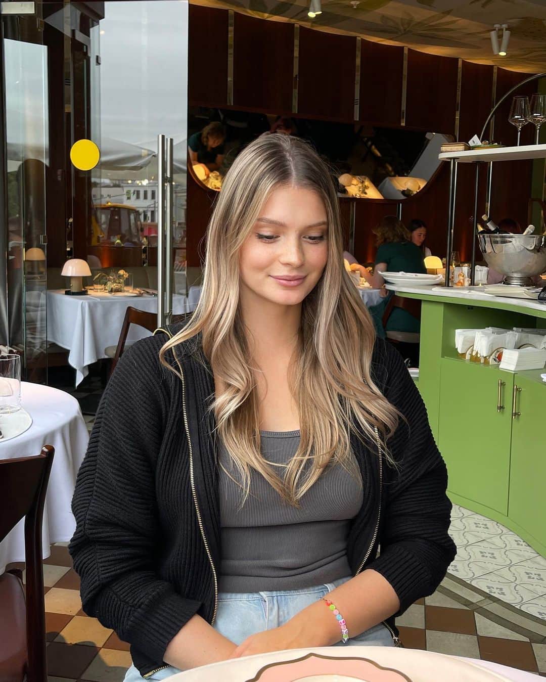 Nastya Skoptsovaのインスタグラム：「+10 кг за один обед 🥹💔」