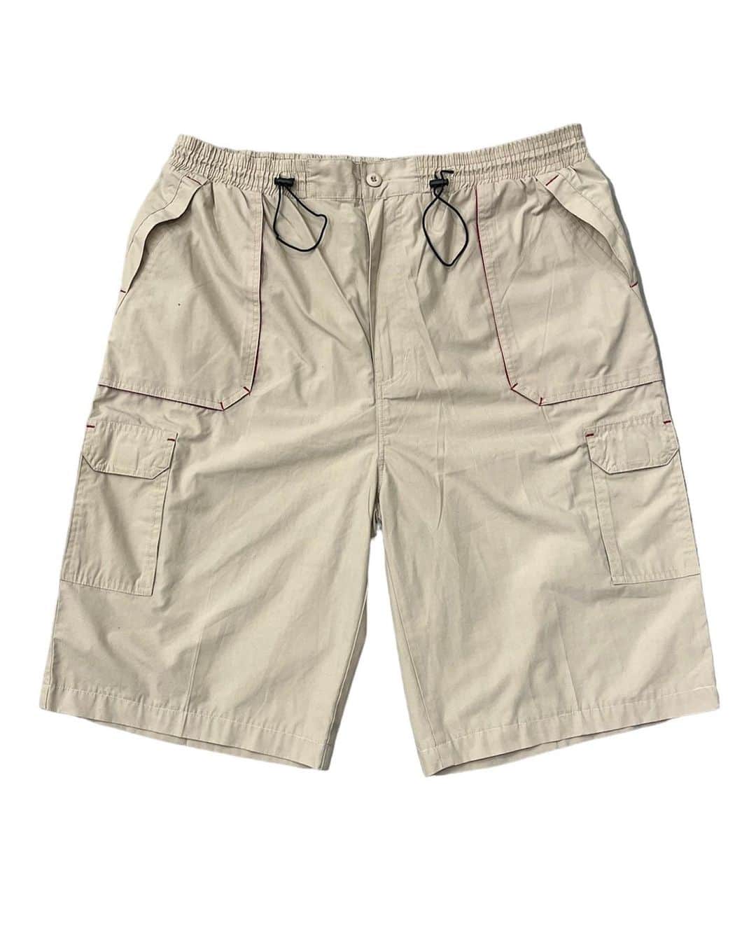 ジャムルのインスタグラム：「ベージュ TECHショーツ ¥5900+tax(6490) . ストリートで注目度の高いテック系アイテム。 ベージュのボディに赤のステッチ、ポケットのマチも赤でお洒落です。 . WEB SHOPに入荷しております。 是非ご覧ください。 jammru.com  #お問い合わせはお電話で承ります #jammru #osaka  #fashion  #streetstyle  #streetfashion  #vtg  #vintage  #used  #usedclothing  #古着 #古着屋 #ファッション #70s #80s #90sfashion」