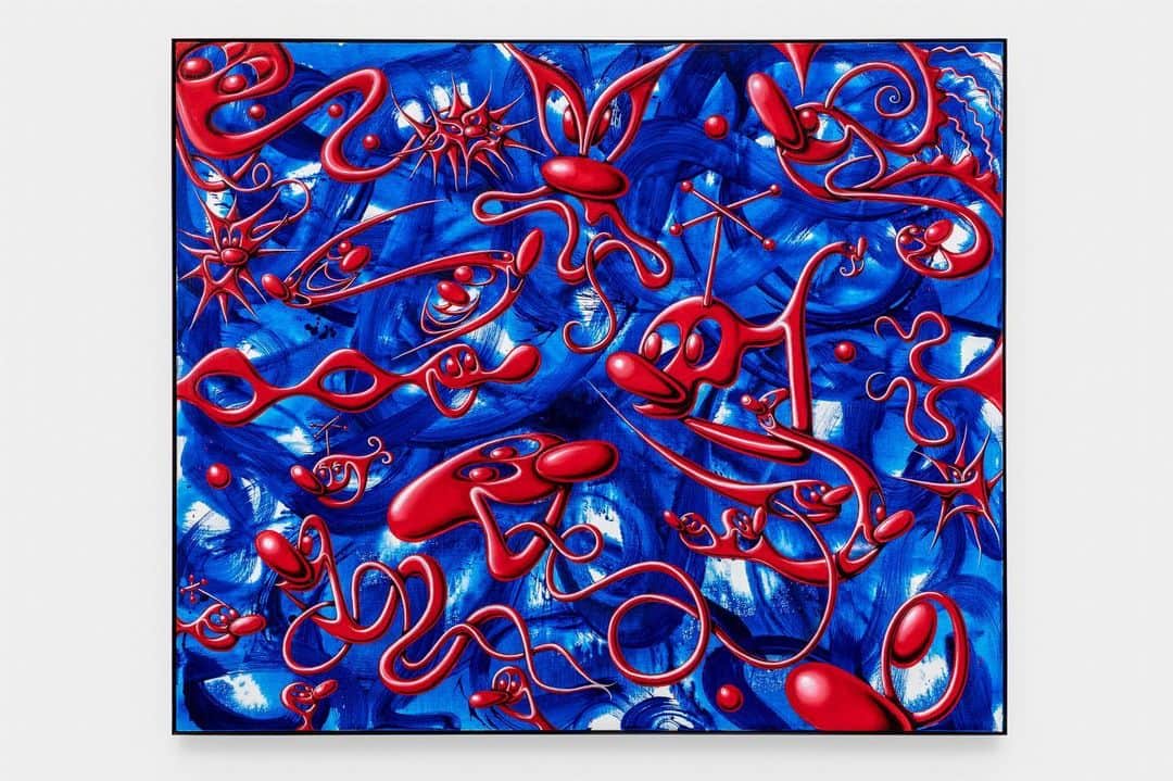 のインスタグラム：「⚡McGuffin Street News⚡  Kenny Scharf I’m Baaack  @kennyscharf  @nanzukaunderground   NANZUKA は、アメリカ人アーティスト、ケニー・シャーフの個展「I’m Baaack」を開催します。 本展は、シャーフにとって、日本のプライマリーギャラリーにおける展覧会として、約 30 年ぶりとなる新作個展です。本展覧会は、NANZUKA UNDERGROUND(渋谷区神宮前)の他に、草月会館(港区赤坂)との2会場にて開催いたします。  草月会館においては、イサムノグチ石庭における新作の立体彫刻作品のインスタレーションに加えて、1985 年に草月会館が主催した「アートインアクション」展の際に、シャーフ自身がペイントと改造を施したキャデラック「夢の車」が 38 年ぶりに限定公開される予定です。  ケニー・シャーフ(1958 年生まれ, カルフォルニア州, アメリカ)は、1980 年に NY の School of Visual Arts を卒業。その後、アンディ・ウォーホルをメンターとして、グラフィティやコラージュを主要な表現スタイルとする「イースト・ヴィレッジ・アート・ムーブメント」の一員として、バスキアやキース・ヘリングといった同世代のアーティストと共に一躍大きな脚光を浴びました。1985 年には、ホイットニー・ビエンナーレに参加。自身のユニークな創作を説明するために「ポップ・シュルレアリスト」という用語を生み出しました。現在では、独自のキャラクターを駆使したアート作品という 21 世紀型ポップアートのトレンドに繋がる文脈を切り開いた先駆者として、多くの若いアーティストの尊敬を集めています。  シャーフの作品の特徴は、何と言ってもカラフルな色彩と独自のキャラクターにあります。「原始家族フリントストーン」や「宇宙家族ジェットソン」のファンを公言するシャーフは、こうした漫画アニメの引用から自身のキャラクターの着想を得たと語っています。宇宙人とも巨大化した微生物とも、植物の妖怪のようにも見えるシャーフのキャラクターについて、シャーフは自分自身や友人たちのメタファーであり、怒りや喜び、眠気、空腹といったごく自然な感情を表していると解説します。また、その色彩も、私たちのあらゆる感情を表すものと説明します。シャーフの作品における動き、スピード感は、そのまま即ち生命感という最も重要な文脈を担います。  本展覧会のためにシャーフが描きあげた新作には、変幻自在に形を変え、飛び回ったり、動き回ったりと表情豊かなキャラクターたちが登場します。それは、良い意味でも悪い意味でも、私たち人間の自由な姿を連想させます。完成した作品を注意深く見ると、そこには日本語で「温暖化」、「見えぬ道筋」、「原告」、「医療システム整備」といった言葉が散りばめられています。シャーフは、今回の日本での個展にむけて、日本語の新聞を集め、私たちが現在向き合っているテーマに関するキーワードを画面の中に忍ばせました。若い頃に、ドラッグやエイズなどで多くの友人を失った経験を持つシャーフにとって、あらゆる社会の問題が、その創作活動の背景にはあるのです。シャーフは 1985 年に使い古した玩具や家電といったファウンドオブジェクトとブラックライトを用いたインスタレーション「Cosmic Cavern」を発表。空間を丸ごとビビットなネオン色に変換し、没入型の視聴体験を提供するこの作品は、シャーフの芸術を象徴するシリーズとして現在も進化を遂げ続けており、本展では NANZUKA UNDERGROUND にて発表します。  本展のために、シャーフが 30 年ぶりの来日を果たします。本展覧会のレセプションは、6 月 9 日(金)に、招待制にて、草月会館と NANZUKA UNDERGROUND の 2 会場にて開催致します。また、6 月 10 日(土)15:00 より草月会館にて、ケニー・シャーフと勅使河原季里氏によるトークも予定しております。  NANZUKA UNDERGROND 2023 年 6 月 10 日(土) - 7 月 9 日(日) 東京都渋谷区神宮前 3-30-10 *月曜、火曜休業  草月会館 草月プラザ 2023 年 6 月 10 日 (土) - 6 月 30 日 (金) 東京都目港区赤坂 7-2-21 火曜日 ‒ 木曜日 11:00-16:00, 金曜日 ‒ 土曜日 11:00-17:00 *日曜、月曜休業 Website: https://www.sogetsu.or.jp/  #NANZUKAUNDERGROND #NANZUKA #KennyScharf #ケニーシャーフ #art #アート」