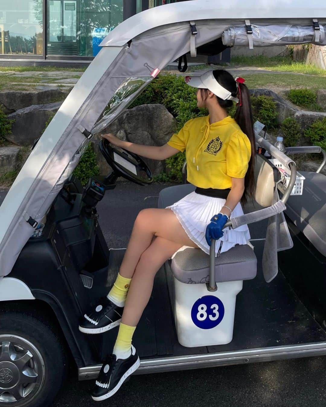 キュリ さんのインスタグラム写真 - (キュリ Instagram)「때론 발랄하게! 노랑노랑 Summer Golf Look! 🟡🔵 동반자들과 시밀러룩 으로 맞춰 입으니  라운딩이 더 재밋네!?🐥  @pearlygates_korea @creasmall_  #파리게이츠 #pearlygates #크리스몰 #pg_club」6月1日 17時30分 - qtfreet