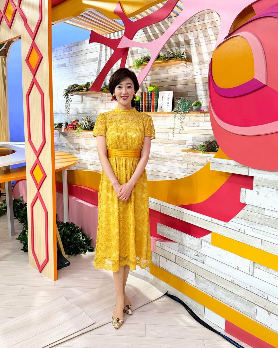 のインスタグラム：「梅雨の季節は明るい色の洋服が着たくなります。 この後の「タダイマ」ではスターリンク・トレインお伝えします。何だかご存知ですか？」