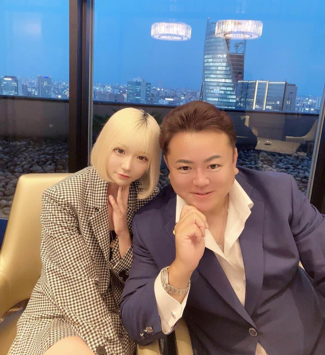 いーたろのインスタグラム：「まーたんとご飯🍽 昨日で私のIQ爆上がりした🔥🔥 ちょー美味しいご飯ご馳走です😽💕  #いーたろ#まーたん」