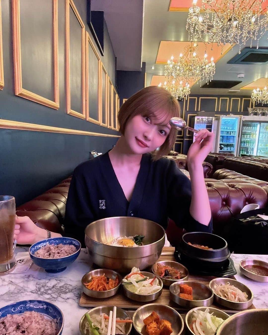 志田愛佳のインスタグラム：「姉とご飯👭🏻 飲み物はウーロン茶です🤎」