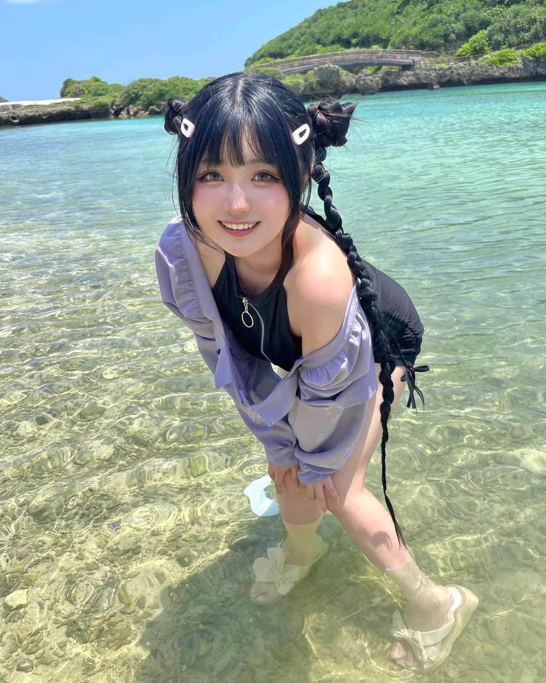 あまにのインスタグラム：「私服編！💜 宮古島は5月が梅雨って知らなくて行ったけど、快晴だったの日頃の行いが良かったおかげかな😌👏 海に入るのが気持ちよくて水着でも私服でも遊んでたらありえん日焼けしちゃった、、、笑 今年は既に小麦色なあまにさん」