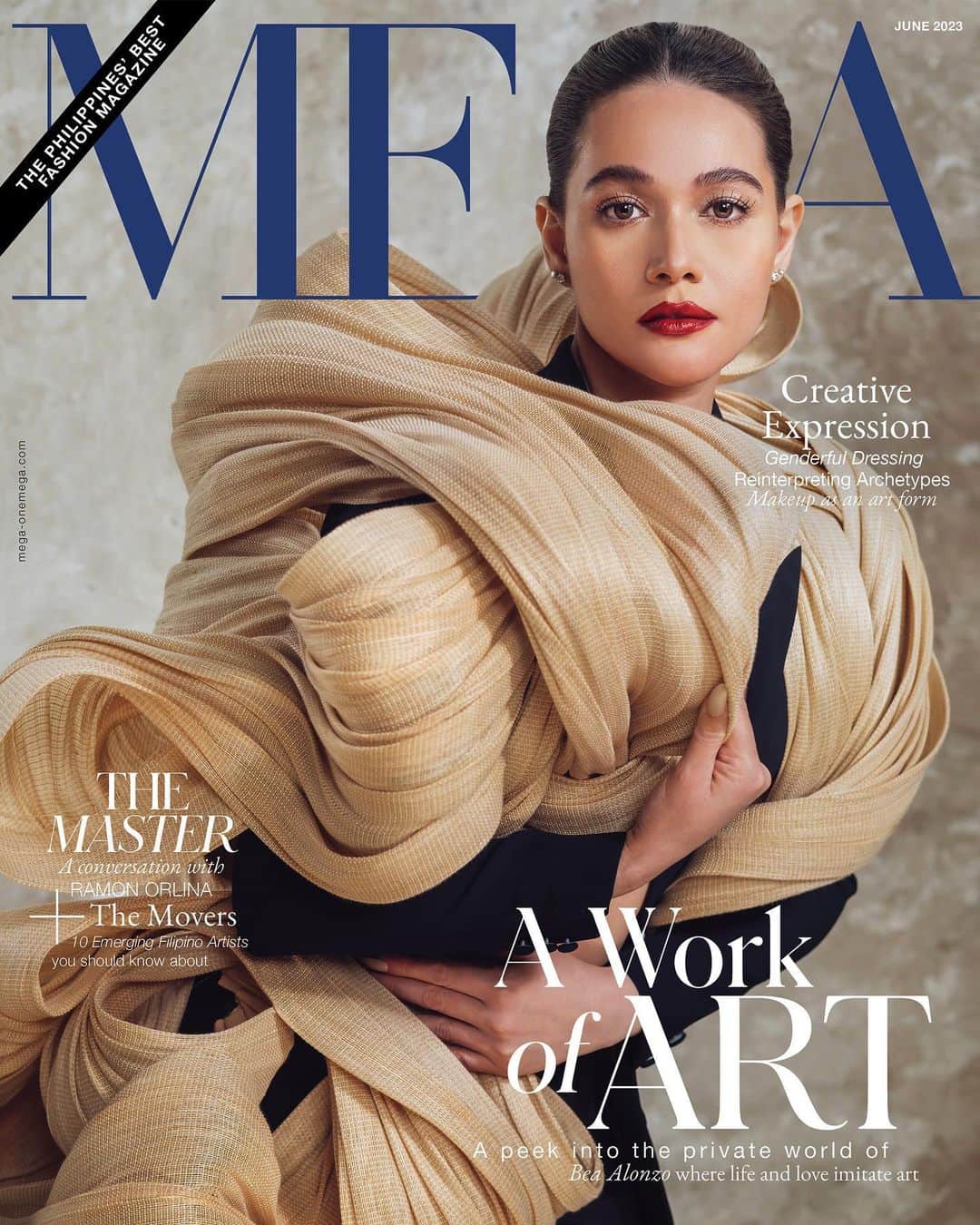 ベア・アロンゾのインスタグラム：「I am honored to be on the JUNE cover of Mega Magazine to celebrate Art and our Cultural Heritage.  I have shared how acting and my passion for the arts have influenced my personal and professional life and how art indeed imitates life and the other way around. 🎭 @mega_magazine   Check Mega Magazine’s socials to read and learn more about it, and don’t forget to grab your printed copy of MEGA's Art Issue via sarisari.shopping  Subscribe to the e-magazine via Readly, Press Reader, or Magzter. The magazine is also available via select Fully Booked and National Bookstore outlets and  Lazada   Photographed by @andreabeldua, written by @bamxbva, creative direction by @nicoolealmero, art direction by @nicoolealmero and @jonespalteng, fashion direction by @iamkatrinacruz and @ryujishiomitsu, beauty direction by @agoo_b assisted by @miacastrooo, production design by @artsytoki, makeup by @mikkamarcaida assisted by Loribel Barrera, hair by @carloroblico, nails by @minmeluxurynails, sittings editors @peeweeisidro and @bamxbova, fashion assistants @bithia.offline @johnkarunungan @gabbgamboa, shoot assistants @laurdsalen and Samantha Estaniel   Navy wool crepe blazer and trousers with sinamay accent by PUEY QUINONES」