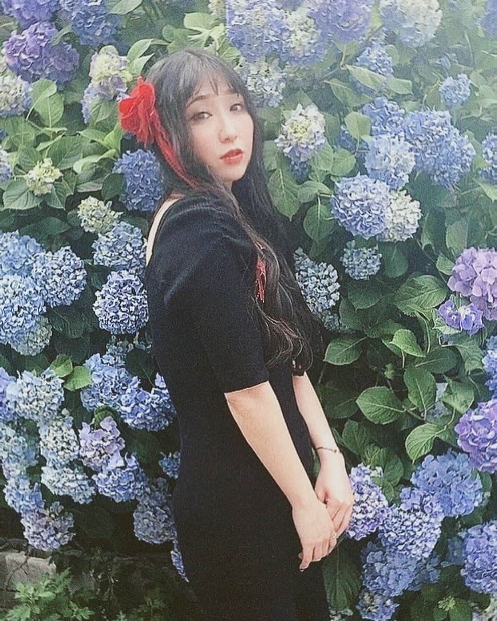のインスタグラム：「𝒽𝑒𝓁𝓁𝑜 𝒿𝓊𝓃𝑒 *☂︎⋆̩ ⁡ 今日から6月！あっという間に上半期が終わってしまいましたね。 ⁡ 湿気が苦手なのですが、雨音で目覚めるのは好きです♡ ⁡ 6月もよろしくお願いします‪ꔛ‬♡‪ ⁡  *⋆꒰ঌ┈┈┈┈┈┈┈┈┈໒꒱⋆*  #写真 #photo  #filmcamera #natural  #smile  #filmphotography #film #フィルムカメラ #anime  #manga #comic #model  #voiceactor #voiceactress #配音演员 #声優 #Japan #kawaii #kawaiigirl #model  #小見川千明  #小千姬 #귀여워 #셀스타그램 #셀카 #여행  #文学 #朗読  #太宰治  ⁡  *⋆꒰ঌ┈┈┈┈┈┈┈┈┈໒꒱⋆*」