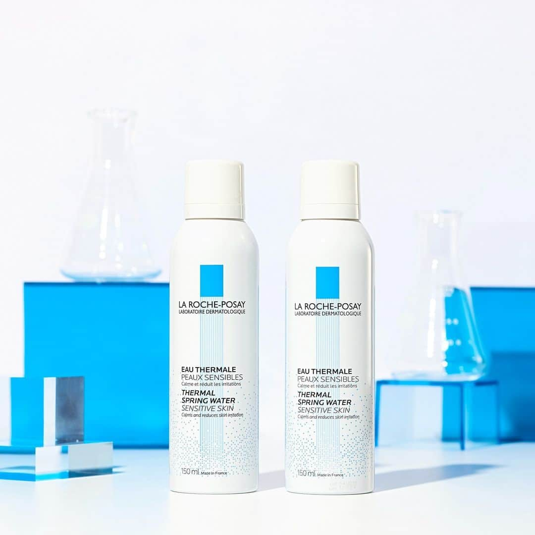 LA ROCHE-POSAY JAPAN ラロッシュポゼさんのインスタグラム写真 - (LA ROCHE-POSAY JAPAN ラロッシュポゼInstagram)「【ターマルウォーターキット発売開始🎉 #ラロポ の公式オンラインショップでは、送料無料👏】  ターマルウォーター*は、フランス中西部にあるラ ロッシュ ポゼ村天然の湧水をボトリングした顔・ボディ用ミスト状化粧水です💧✨  きめ細かく均一な、肌にやさしい感触で、顔だけでなく全身のケアに💙 赤ちゃんから大人までお使いいただけます🌷  ・・・・・・・・・・・・・・・・・・・・・・・・  ▶︎ターマルウォーターキット発売開始！ ターマルウォーター*150gの2本入りキットが発売されました✨ 公式オンラインショップでは、送料無料です🛒  ・・・・・・・・・・・・・・・・・・・・・・・  化粧水を簡単にふきかけることができるターマルウォーター*をこの機会にぜひチェックしてみてくださいね👀  --------------------- ■ターマルウォーター ---------------------  * 水：整肌成分  ＊＊＊＊＊＊＊＊＊＊＊＊＊＊＊ ラ ロッシュ ポゼ 化粧品空き容器を、全国のロフト店舗*( ラ ロッシュ ポゼ販売店舗)にて回収しています。 是非、使用済みの製品をお持ちください。 ＊後楽園ロフト東京ドームシティラクーア店、堺ロフトを除く。 ＊ターマルウォーター/セロザンク/アンテリオスＵＶプロテクションミストは回収製品除外です。  #ラロッシュポゼ #larocheposay #うるおい #化粧水 #ミスト化粧水 #化粧水おすすめ #化粧水難民 #全身化粧水 #全身ケア #全身ケアできる #メンズスキンケア #メンズスキンケア初心者 #赤ちゃんスキンケア #美肌 #美肌ケア #敏感肌 #敏感肌用  #潤い肌 #ツヤ肌 #乾燥肌 #乾燥対策. #乾燥肌対策 #乾燥肌ケア #乾燥肌におすすめ #スキンケア好きさんと繋がりたい #コスメ好きさんと繋がりたい #送料無料 #肌トラブル #スキンケアマニア」6月1日 18時00分 - larocheposayjp