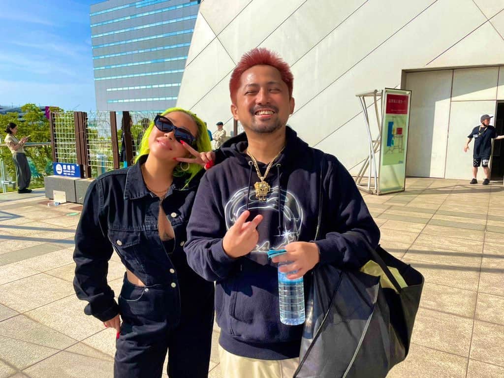 ルナのインスタグラム：「同志でありリスペクトするアーティストSEEDA🤝🏼 まだ20代の頃、夜中3時くらいにHookを入れて欲しいとcall、翌日に初めて彼とスタジオに入ると楽しいとは真逆の空気、本気で命を削ってるんでは無いかってくらい音楽と向き合ってる姿勢は沢山の学びをくれた最高なマイメン🎤 #SEEDA」