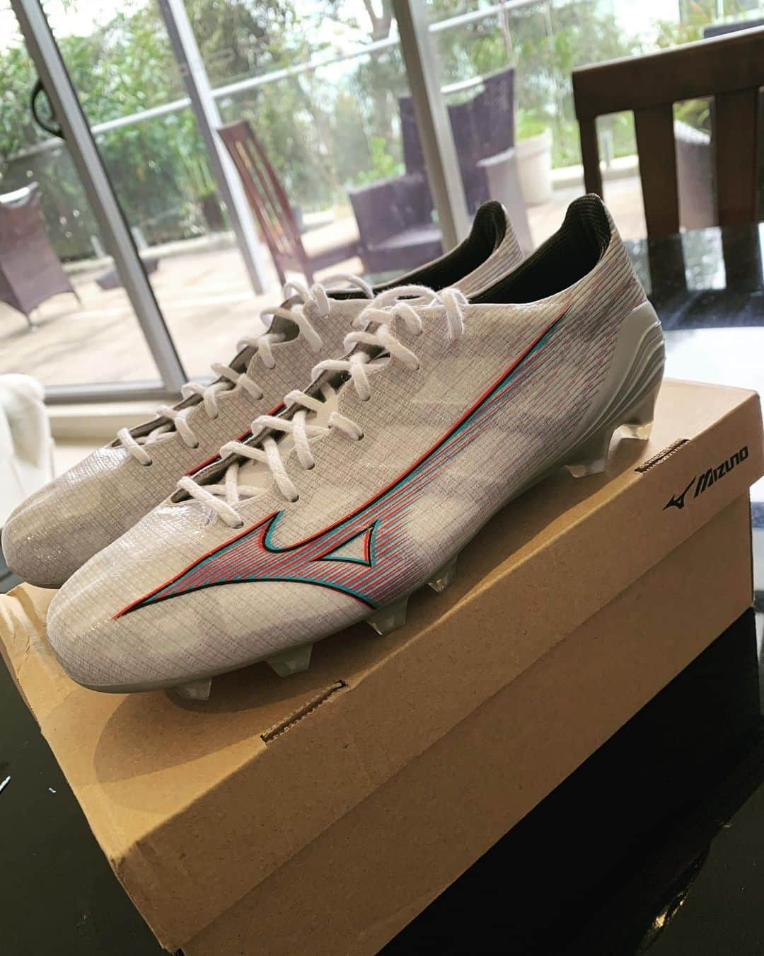 中村駿太のインスタグラム：「Thank you for @hiro.a_77 ⚽️  I bought these boots from him.   Follow them and message them  if you're interested!! → @hiro.a_77    @thebootbag_   興味がある人は是非連絡してみてください。  #australia #sydney #シドニー #soccer #boots」