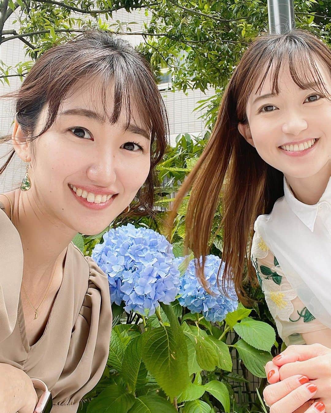 のインスタグラム：「♡  ✎५⋆*{ 節目におもうこと🗣 } ୨୧-------------------------------- ୨୧  6月スタート🏃‍♀️🌈  東京に来て丸2年が経ちました☺️🤍 ふと昨日思い出し、節目を実感！  あっという間の2年だったなぁ〜🏃‍♀️ 文字通り駆け抜けてきた！  たくさんのご縁をいただき、 周りのみなさんから温かく応援してもらい 追い風の中走り抜けられています🏃‍♀️  もちんろん上手くいくことばかりではないし 多くのお仕事をいただく中で 力不足に悔しさを感じる時もあるけれど、 仕事の借りは仕事でしか返せないので わたしなりのカタチで還元していきます💪🏻  たくさんのハッピーを届けられるように 自分自身がご機嫌に生きていくぞーっ！  🤳6月らしい写真とともに@今日  今宵も楽しくハッピーに🤍🤍  ୨୧ -------------------------------- ୨୧ #やりたい事は全部やる #全力前向き前のめり #走るの大好き」