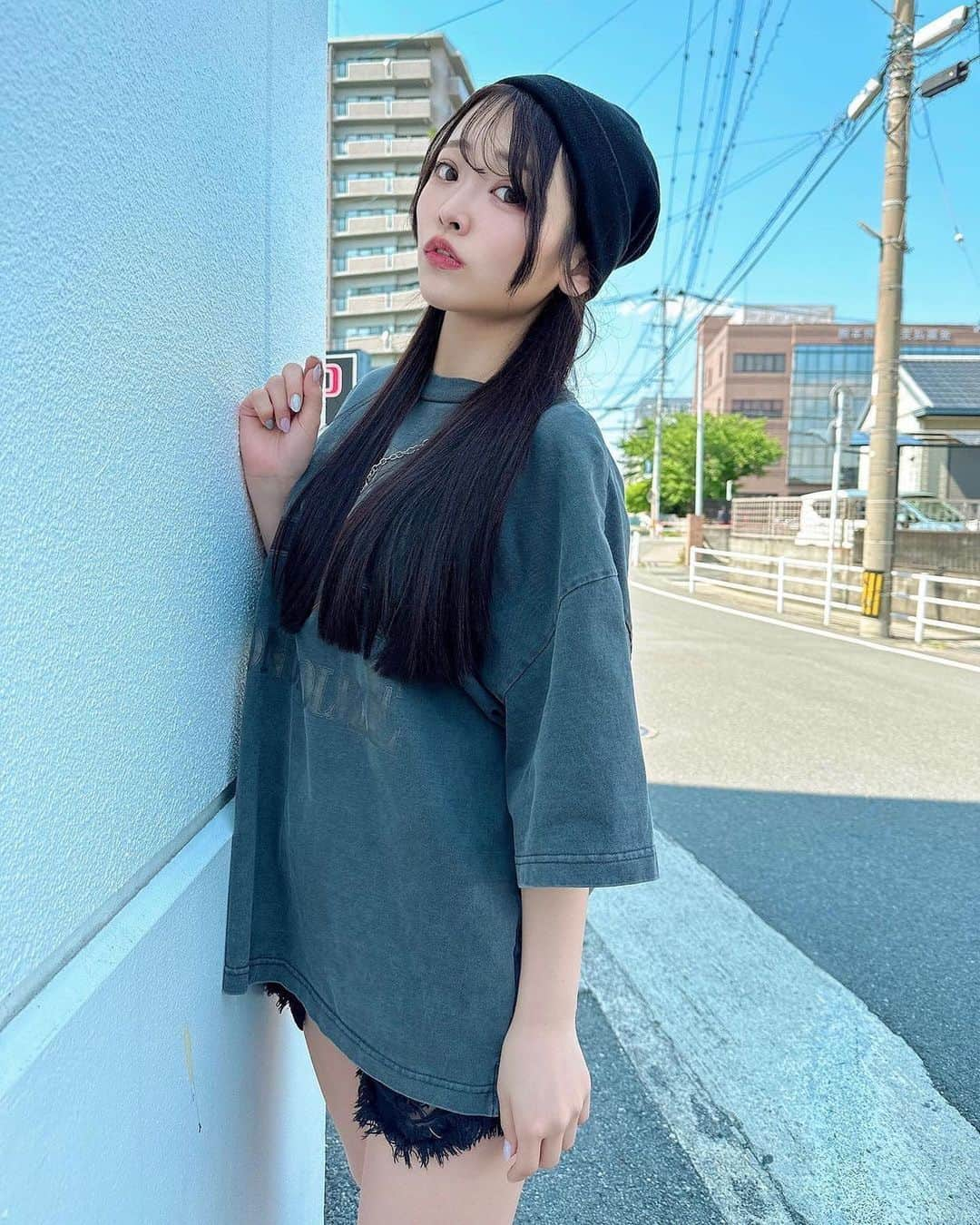 美女美容事情さんのインスタグラム写真 - (美女美容事情Instagram)「《ニット帽コーデ美女💖👖》 *⁠ リポストを使って素敵な美女の投稿を紹介させて頂く【ビジョビ💄美女美容事情💅】のコーナーです✨ *⁠ 今回ご紹介させて頂きますのは!!👀❤︎⁠⠀ まいまろわーるどさん< @maimaro.world >の素敵なお写真📸⁠⠀⁠⠀⁠⠀⁠ *⁠⠀⁠⠀⁠⠀⁠⠀ ニット帽が似合っていて可愛らしいです💕☀️ ストリート系のファッションの女性は魅力的なです😊 *⠀⁠⠀⁠⠀⁠⠀⁠⠀ まいまろわーるどさん< @maimaro.world > ⁠⠀⁠⠀⁠⠀⁠⠀ 素敵な投稿ありがとうございました🌱✨ *⠀⁠⠀⁠⠀⁠⠀⁠⠀ まいまろわーるどさんのアカウントには他にも素晴らしい投稿が沢山ありますので是非覗いてみてくださいね💁‍♀️💙⁠⠀⁠⠀⁠⠀⁠⠀ *⠀⁠⠀⁠⠀⁠⠀⁠⠀ △▼△▼△▼△▼△▼△▼△▼△▼△▼ ⁠⠀⁠⠀⁠⠀ ❤🧡💛「美女美容事情」💚💙💜⠀⠀⠀⠀⠀⠀⠀⠀⠀⠀⠀⠀⠀⠀⁠⠀⁠⠀⁠⠀⁠⠀⁠⠀ 👇掲載ご希望の方は👇⠀⠀⠀⠀⠀⠀⠀⠀⠀⠀⠀⠀⠀⠀⠀⁠⠀⁠⠀⁠⠀⁠⠀⁠⠀ @b_b_j.jタグ付けと🖤 #ビジョビ ⁠⠀ 🖤タグ付けお願いします✨⠀⠀⠀⠀⠀⠀⠀⠀⠀⠀⠀⠀⠀⠀⠀⁠⠀⁠⠀⁠⠀⁠⠀⁠⠀ △▼△▼△▼△▼△▼△▼△▼△▼△▼ ⁠⠀⁠ #まいまろコーデ#ギャルコーデ#ストリート系女子#ニット帽コーデ#春コーデ#tシャツコーデ#ビッグtシャツ#カジュアルコーデ #APE#fashion#tshirts#gal#japangirl#coordinate#fyp」6月1日 18時16分 - b_b_j.j