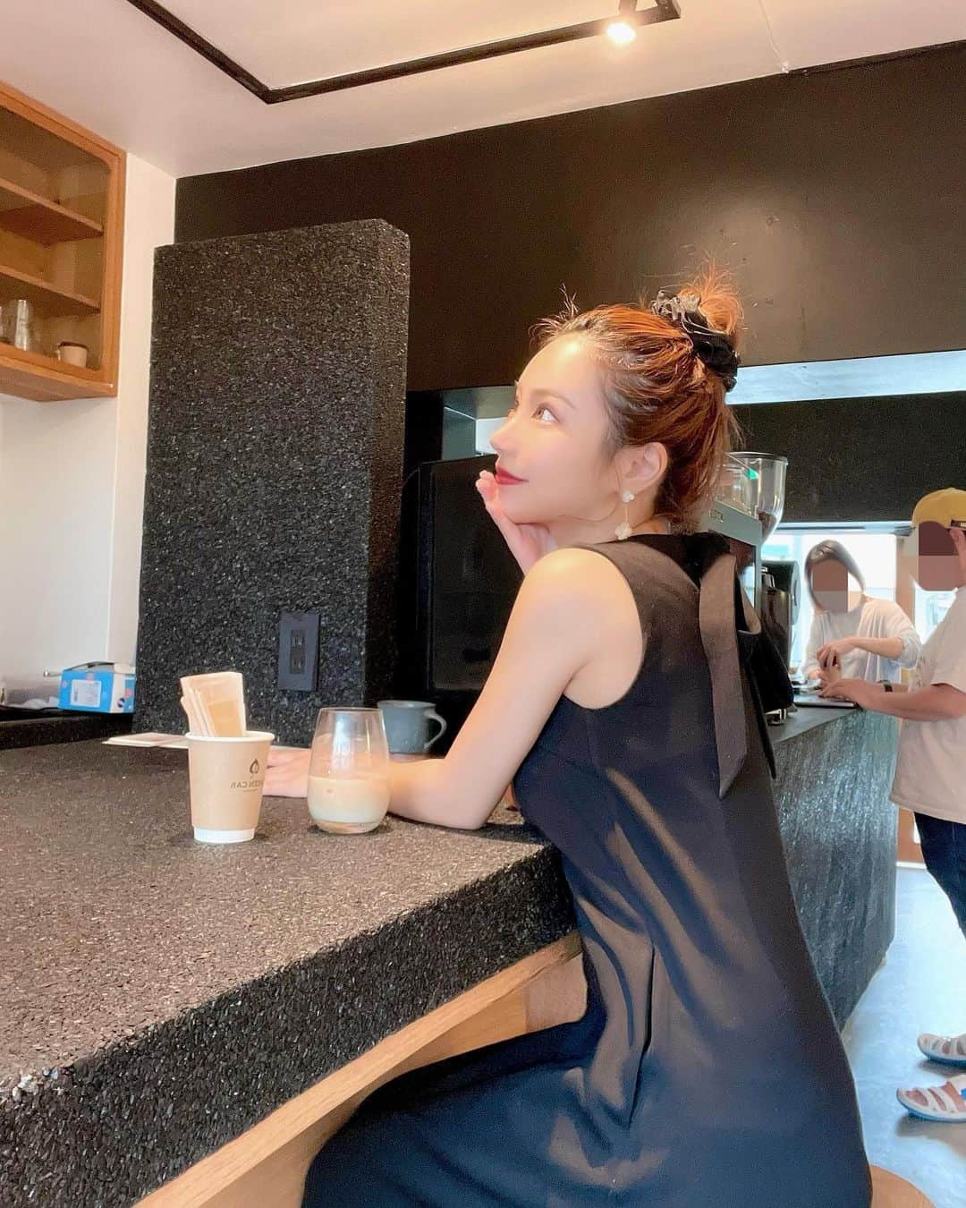 あいりさんのインスタグラム写真 - (あいりInstagram)「☕️  撮影で何度かお世話になった 永井さんのお店が堀江にopen🐈‍⬛ @green.cab.pj  コーヒーの匂いに誘われて🐾🐾  堀江には私が美容全般で通ってる オススメのエステもあるから @horie_christina  エステ→カフェ なんて 贅沢な休日はどうかしら🪽🩵  #コーヒー#コーヒースタンド#カヌレ#堀江#南堀江#堀江カフェ#カフェ大阪#エステ大阪#フェイシャルエステサロン#エステサロン#肌管理#美肌の秘訣#お団子ヘア#オールバック女子」6月1日 18時27分 - airigramxx