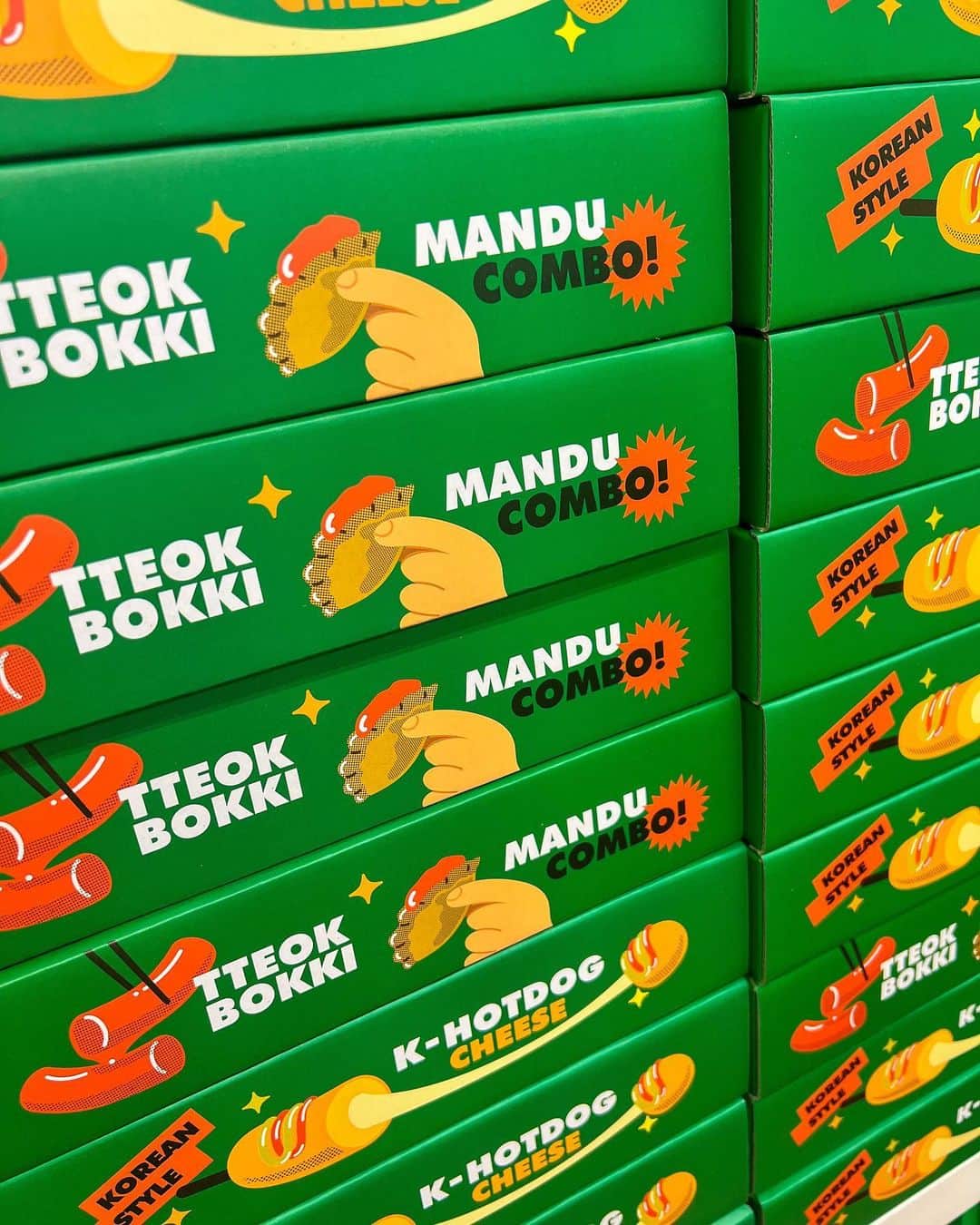 西内みなみさんのインスタグラム写真 - (西内みなみInstagram)「bibigo K-street food popup store🇰🇷 @bibigo.jp 🧀  美味しい美味しい美味しい~💗 bibigoのポップアップに行ってきた☺️💗 BIBIGO COMBOってやつが トッポッキ、キンパ、ハットク 3種入って1,000円は安い❕ トッポッキ辛かった🌶 オリジナルとスパイシー選べて 辛いの好きな方は スパイシーオススメ🌶🥵  2階が飲食出来るスペースになってて 韓国プリクラもあったから撮った📸 3階はフォトスポットで、 アンケートに答えると 豪華プレゼントも貰えるから ぜひ行ってみてね〜😘♡ (詳しくは𝐓𝐢𝐤𝐓𝐨𝐤にも載せた☺️)  📍渋谷 n_space 1F～3F (東京都渋谷区宇田川町13-9 KN渋谷2ビル)  📍期間:2023年5月19日(金)～6月17日(土) 📍時間:12:00～22:30  #bibigo #ビビゴ #bibigo_popup #kstreetfood #emoグルメ部」6月1日 18時28分 - miiiiiiu3u6