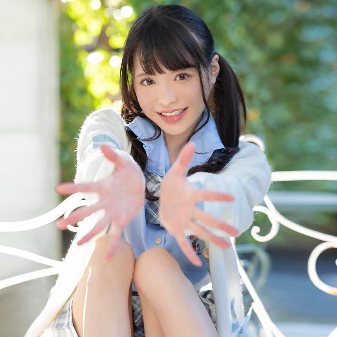 のインスタグラム：「ぐみちゃんに無茶振り！🤭  #虹色ぐみ #Nijiiro_gumi #nijiirogumi  #MOODYZ #ムーディーズ #moodyz専属  #moostagram  #JAV #japanesegirl #sexy #hotbabe #angel #cutegirl #tagforlikes  #日本 #東京 #制服 #ツインテール」
