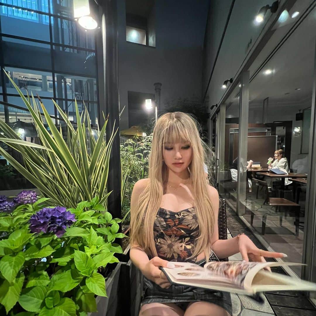小野寺南友のインスタグラム：「初ブロンドヘアー🤫✨  ※染めてません(It’s fake hair)」
