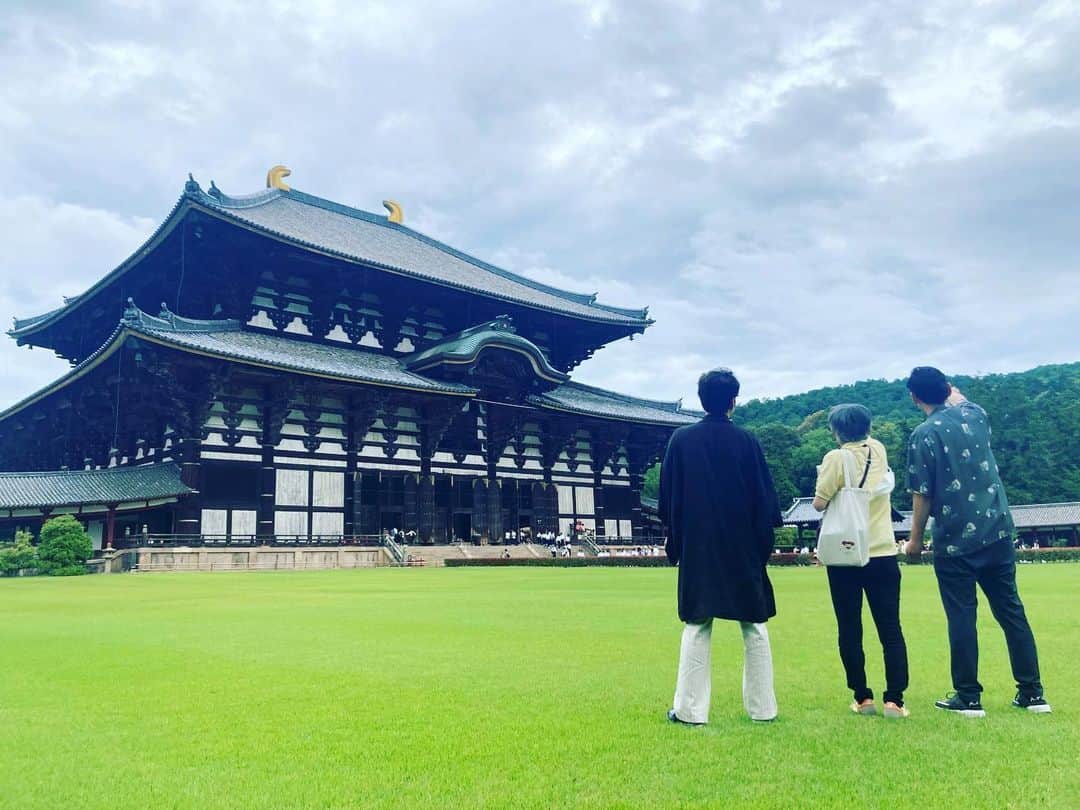 宮田麺児のインスタグラム：「嵐の前の東大寺 ぶら参道是非　ご覧 下さーい  #東大寺 #ぶら参道 #寺社仏閣 #パワースポット #ご利益 #開運」