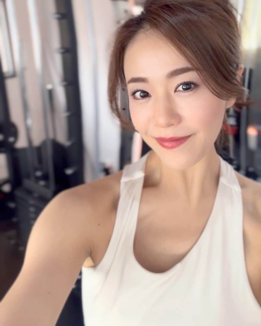 しろまっするのインスタグラム：「・  New month new energy 🏋️‍♀️🫶🏼❤️‍🔥  @yomoment_official  10%off➡️shiroancoco  今日は新しいウェアでトレーニング👗 背中のデザインが可愛い～💠 写メだと見えないけど。。笑  今日はジムでしっかり追い込んでスッキリ爽快🏋️‍♂️頑張った分だけ気持ちいい🍃  動画も撮ったのでまた載せます📸  今日から6月☘ ̖́- 今月もよろしくお願いします🫶🤍  #newmonth #fitnessmotivation #bodybuilding #fitnessgirl #fitnessmodel #ジムコーデ #筋トレ女子 #しろまっする」