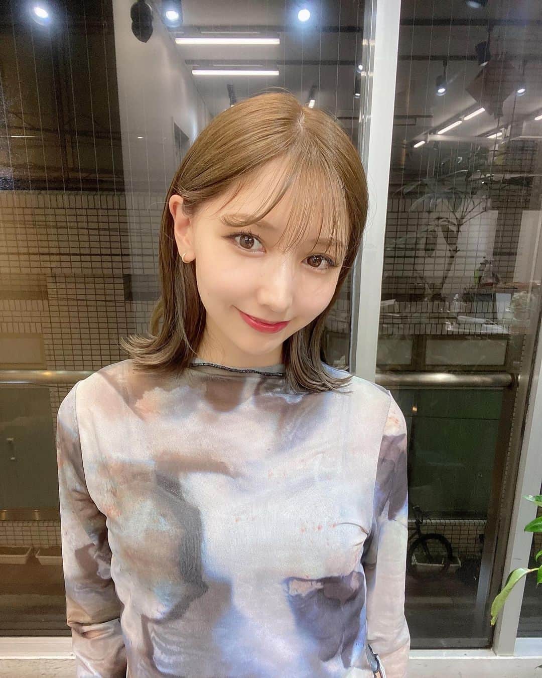 のインスタグラム：「⁡ ヘアメンテ ✂︎ 封印されていた前髪𓈒𓂂𓏸 自分じゃ、このセットが出来なすぎて😭 ⁡ 担当美容室さんが理想通り仕上げてくれる 前髪作る時だけセットしに行きたいレベル ⁡ #前髪 #前髪アレンジ #シースルーバング  #2wayバング #2way前髪 #美容室 #前髪あり #ショートカット女子 #ボブ #ショートヘア #ボブヘア #ロブ #ショート」