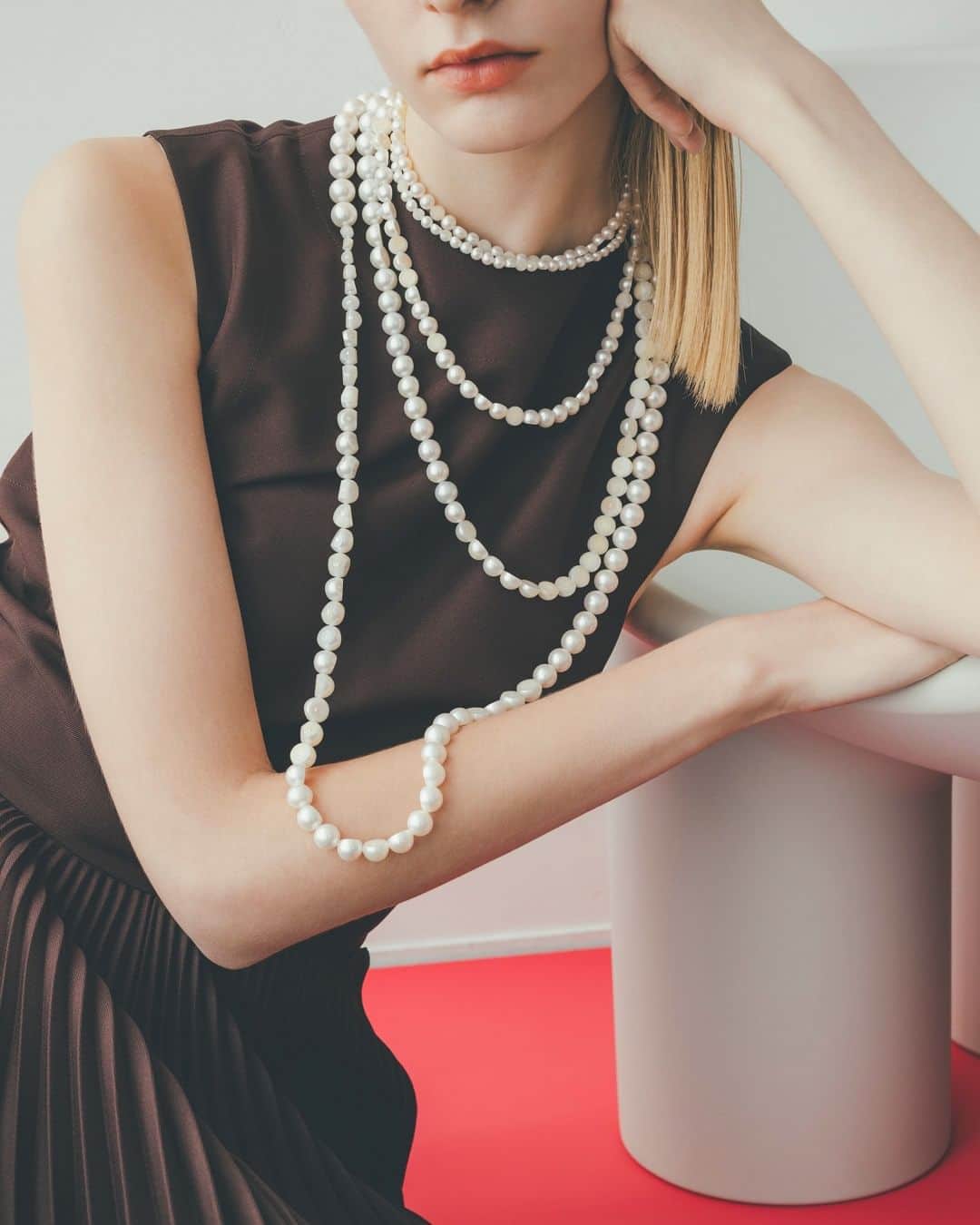 TASAKIさんのインスタグラム写真 - (TASAKIInstagram)「'SLICED', one of the first and continually adored M/G TASAKI series. This innovative design shares a rare cross-sectional view of pearls, promising a singular look all your own.  「M/G TASAKI」のファーストシリーズのひとつとして誕生し、高い人気を誇り続ける「SLICED (スライスド)」。 パールをスライスし断面を見せた革新的なデザインで、着こなしに個性を与えて。  @melaniegeorgacopoulos #TASAKI #MGTASAKI #TASAKIpearl #melaniegeorgacopoulos」6月1日 19時00分 - tasaki_intl
