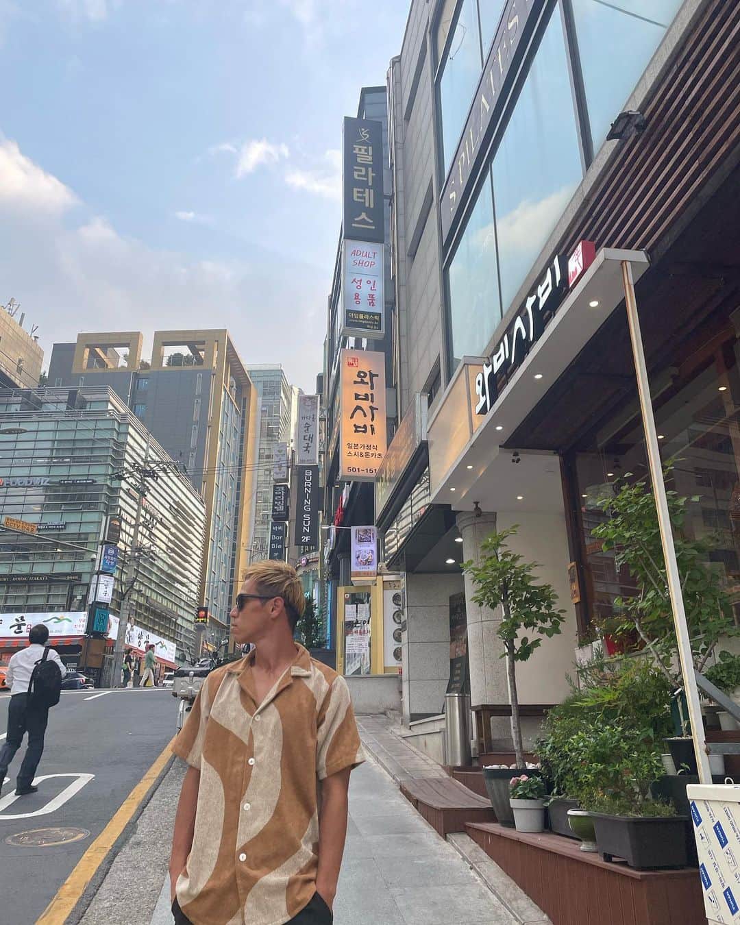 本田圭佑のインスタグラム：「저희는 올해부터 '유소년 축구 토너먼트 대회'를 개최하고자 하며, 내년에는 한국에서도 동일한 프로젝트를 진행하고자 합니다. 혹시, 현재 한국에서도 U-10 유소년 축구대회가 진행되고 있나요? 있다면 어떤 대회인지 알려주시면 감사하겠습니다🇰🇷」