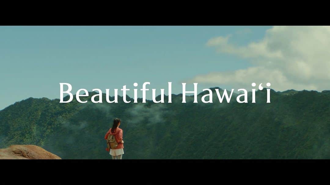 Instagenic Hawaiiのインスタグラム：「Aloha!  ハワイ州観光局「Beautiful Hawaiʻi」動画公開！  旅、その本質は、日常の中で忘れかけた、かけがえのない美しさに出会うこと、その大切さにきづくことなのだと私たちは思うのです。  景観だけの美しさではない。 感謝と礼節。 愛と信念。 おもいやりと助け合い。  そんな透明な美しさは、 人を純真な思いに掻き立て、 旅人を伝道師へと変えていく。  心にまっすぐ届いたものは、 しまっておくより、大切な誰かに伝えたいから。  旅をすることは、そこにしかない美しさに出会うこと。 そして、その美しさを取り入れ、広げていくことなのかもしれません。  ひとの愛に、自然の命に、歴史の力に溢れた、 ハワイの島々へ訪れませんか？  旅は、世界を美しくできる。 「Beautiful Hawai‘i」  #ハワイ #ビューティフルハワイ #BeautifulHawaii #ハワイ州観光局 #旅は世界を美しくできる #旅 #ハワイ旅 #おもいやり #愛 #信念 #感謝 #礼節 #マラマハワイ #自然 #歴史 #美しい」