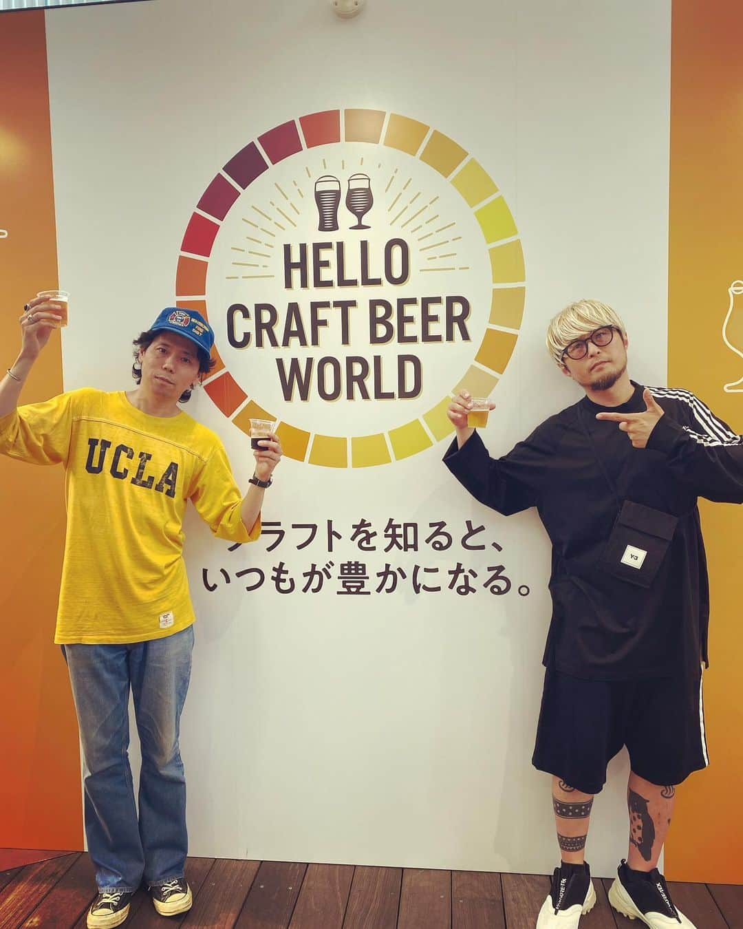 橋本塁さんのインスタグラム写真 - (橋本塁Instagram)「明日から3日間六本木ヒルズアリーナで行われている 「HELLO CRAFT BEER WORLD」プレイベントにクラフトビール好きのTHE BAWDIESの若大将、ギターのTAXMANといってきました！ 24種のクラフトビールから飲み比べ ！クラフトビールをよく知らないって人にお勧めのイベントでした！ 是非♪  ＃クラフトビールと出会った #KIRIN #スプリングバレー  #スプリングバレーブルワリー #スプリングバレーで乾杯　#thebawdies #taxman」6月1日 19時20分 - ruihashimoto