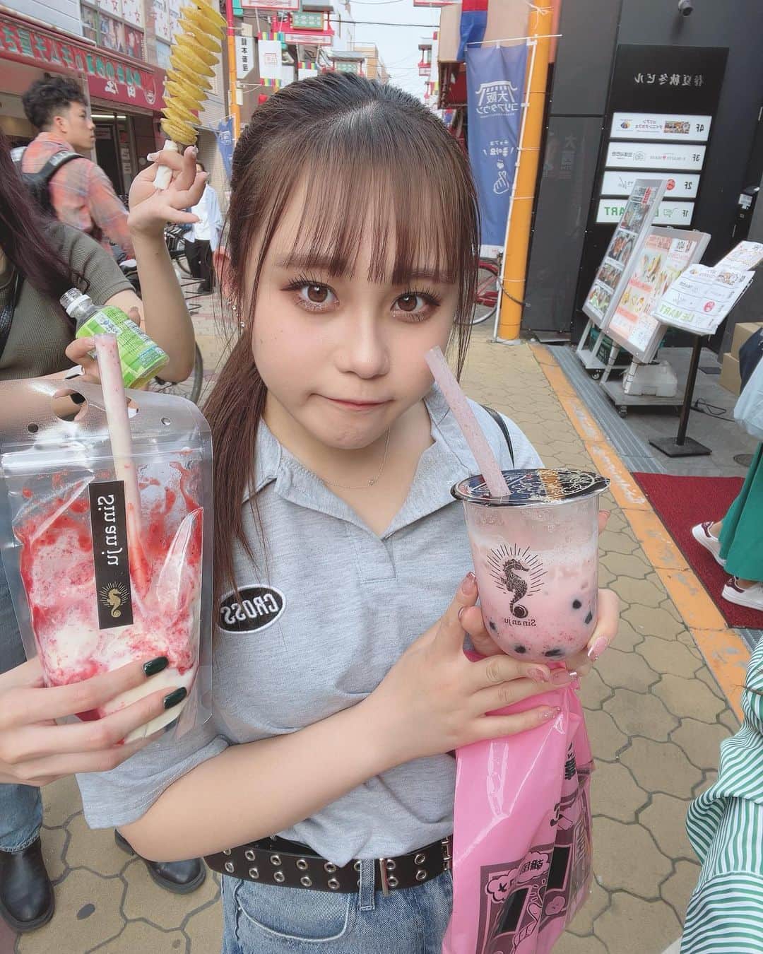 のインスタグラム：「この前友達とコリアタウン行ってきた〜🤭❤️‍🔥❤️‍🔥❤️‍🔥 全部同じ口やん。(笑)」