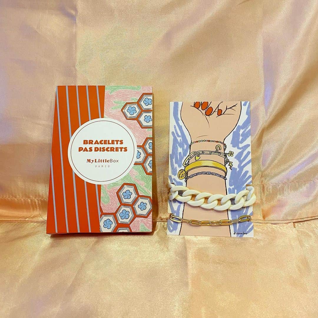 岩下真奈さんのインスタグラム写真 - (岩下真奈Instagram)「2023.06.01 #daily 🕊 * 憧れだったMy Little Box( @my_little_box_japan ) 🎁 . 5月BOXのテーマは"WHY NOT?" 自分だけの個性を大切にし自分らしくいることを応援してくれるボックス🥂 . . ▫️ANESSA デイセラム 保湿、美容成分配合で、ハリ・うるおいのある肌を目指す“UV美容乳液”⛅️ 自然なツヤ感を演出するトーンアップ効果も◎ . ▫️VT シカバイタルエッセンス 乾燥によりくすんだ肌にうるおいを与え、 肌本来のツヤを引き出してくれる🫧 . ▫️dejavu ラスティンファイン 極細クリームペンシルダークブラウン 1.5mmの極細芯で、極細ラインや目のキワなど、 細かい部分までなめらかに描ける🪄 ダークブラウンは、今年の2月に発売された新色🤎 . . それからオリジナルアイテムのブレスレットもついてきた~✨ トレンドのチェーンとこっくりアイボリーの2つ、 これからの季節ピッタリだし重ね付けして使お🪞 . コスメが入ってたポーチも サイズちょうど良いし可愛くて使える🥹‪‪❤︎‬ . . 何が入ってるか分からないで届くお楽しみ感も テーマに沿って込められた想いも 実際に使えすぎるコスメもめっちゃ嬉しい🩰🎶 . . 毎月、税込3,350円でお届けしてくれるんだけど 普通にお値段以上だしお楽しみも込めてプライスレスすぎる🏵 . ストーリー>ハイライトにも My Little Boxのことまとめるから見てね🩷 . . . #pr #インフルエンサーワークス #マイリトルボックス #mylittlebox #ANESSA #アネッサ #日焼け止め #VT #シカ #デジャヴュ #アイラインペンシル #アクセサリー」6月1日 19時33分 - mana_mdleam
