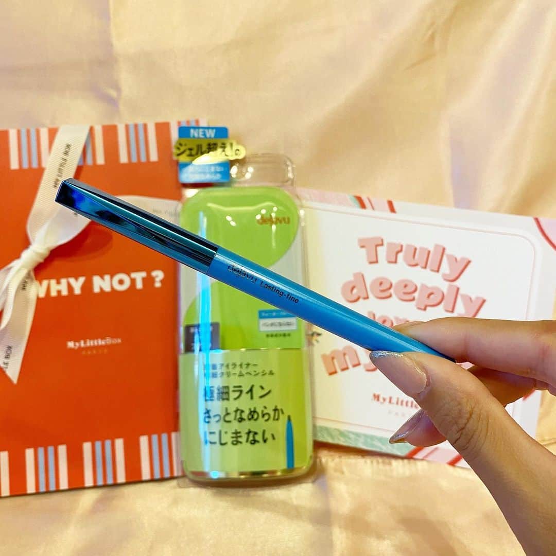 岩下真奈さんのインスタグラム写真 - (岩下真奈Instagram)「2023.06.01 #daily 🕊 * 憧れだったMy Little Box( @my_little_box_japan ) 🎁 . 5月BOXのテーマは"WHY NOT?" 自分だけの個性を大切にし自分らしくいることを応援してくれるボックス🥂 . . ▫️ANESSA デイセラム 保湿、美容成分配合で、ハリ・うるおいのある肌を目指す“UV美容乳液”⛅️ 自然なツヤ感を演出するトーンアップ効果も◎ . ▫️VT シカバイタルエッセンス 乾燥によりくすんだ肌にうるおいを与え、 肌本来のツヤを引き出してくれる🫧 . ▫️dejavu ラスティンファイン 極細クリームペンシルダークブラウン 1.5mmの極細芯で、極細ラインや目のキワなど、 細かい部分までなめらかに描ける🪄 ダークブラウンは、今年の2月に発売された新色🤎 . . それからオリジナルアイテムのブレスレットもついてきた~✨ トレンドのチェーンとこっくりアイボリーの2つ、 これからの季節ピッタリだし重ね付けして使お🪞 . コスメが入ってたポーチも サイズちょうど良いし可愛くて使える🥹‪‪❤︎‬ . . 何が入ってるか分からないで届くお楽しみ感も テーマに沿って込められた想いも 実際に使えすぎるコスメもめっちゃ嬉しい🩰🎶 . . 毎月、税込3,350円でお届けしてくれるんだけど 普通にお値段以上だしお楽しみも込めてプライスレスすぎる🏵 . ストーリー>ハイライトにも My Little Boxのことまとめるから見てね🩷 . . . #pr #インフルエンサーワークス #マイリトルボックス #mylittlebox #ANESSA #アネッサ #日焼け止め #VT #シカ #デジャヴュ #アイラインペンシル #アクセサリー」6月1日 19時33分 - mana_mdleam