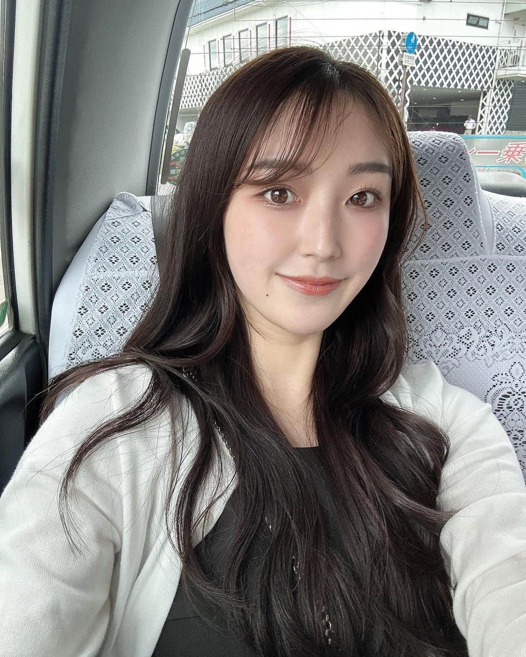 リサのインスタグラム：「最近忙しくておしゃれして出かけるとかもなかったので、、久々に写真撮りました（；゜０゜）  ホクロとっていいかんじっス✌︎」