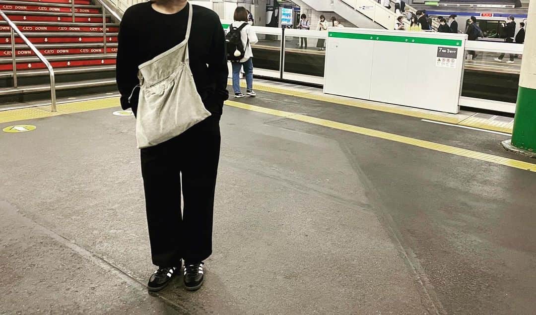 岡本彩也花のインスタグラム：「もう梅雨の時期☔️ 終わったらすぐ夏か。 一年ってほんとに早い。」