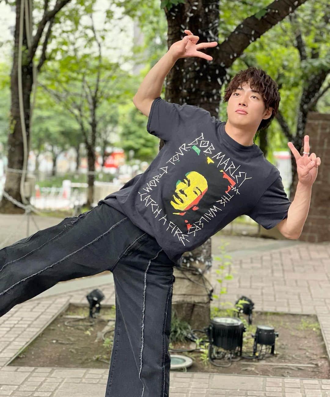 のインスタグラム：「梅雨ーーー😑でも雨の匂いは好き」