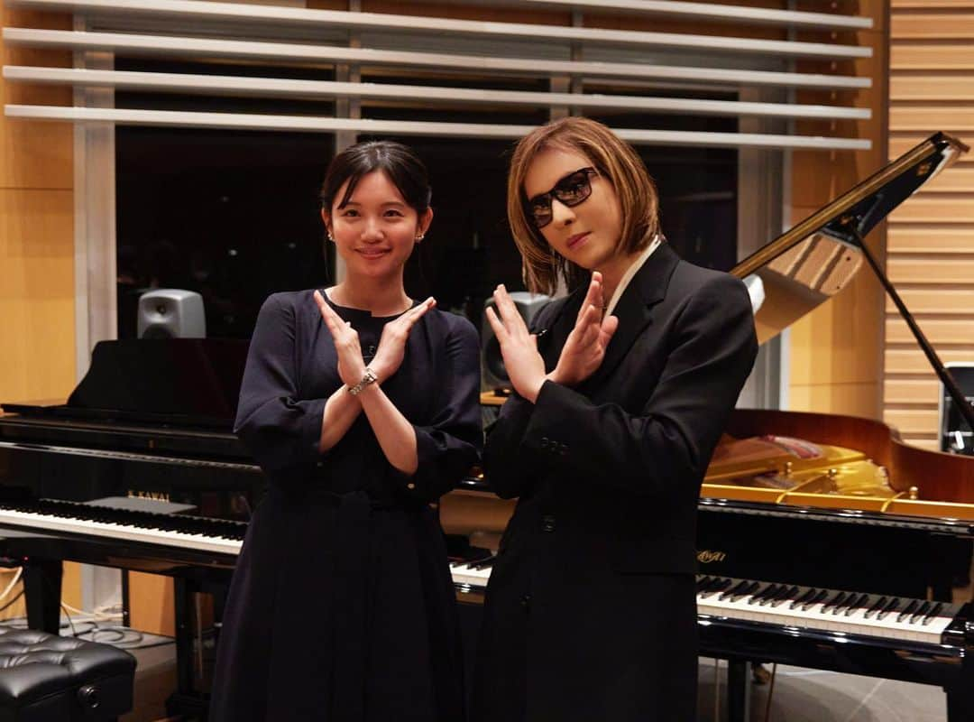 YOSHIKIさんのインスタグラム写真 - (YOSHIKIInstagram)「I'll be on TV Tokyo on Friday night. Check it out,  Yoshiki  "明日6月2日（金）の「WBS NEXT」はYOSHIKIさん@yoshikiofficial が登場。「Ｘ」から見たZ世代は？K-POPの躍進は？なぜロックとクラシックの二刀流？AIの進化にどう向き合う？  #YOSHIKI #TV #Tokyo #tvtokyo #wbs #XJAPAN #TheLastRockstars #AI #kpop  https://youtu.be/KUsrv3HzTz4」6月1日 19時43分 - yoshikiofficial