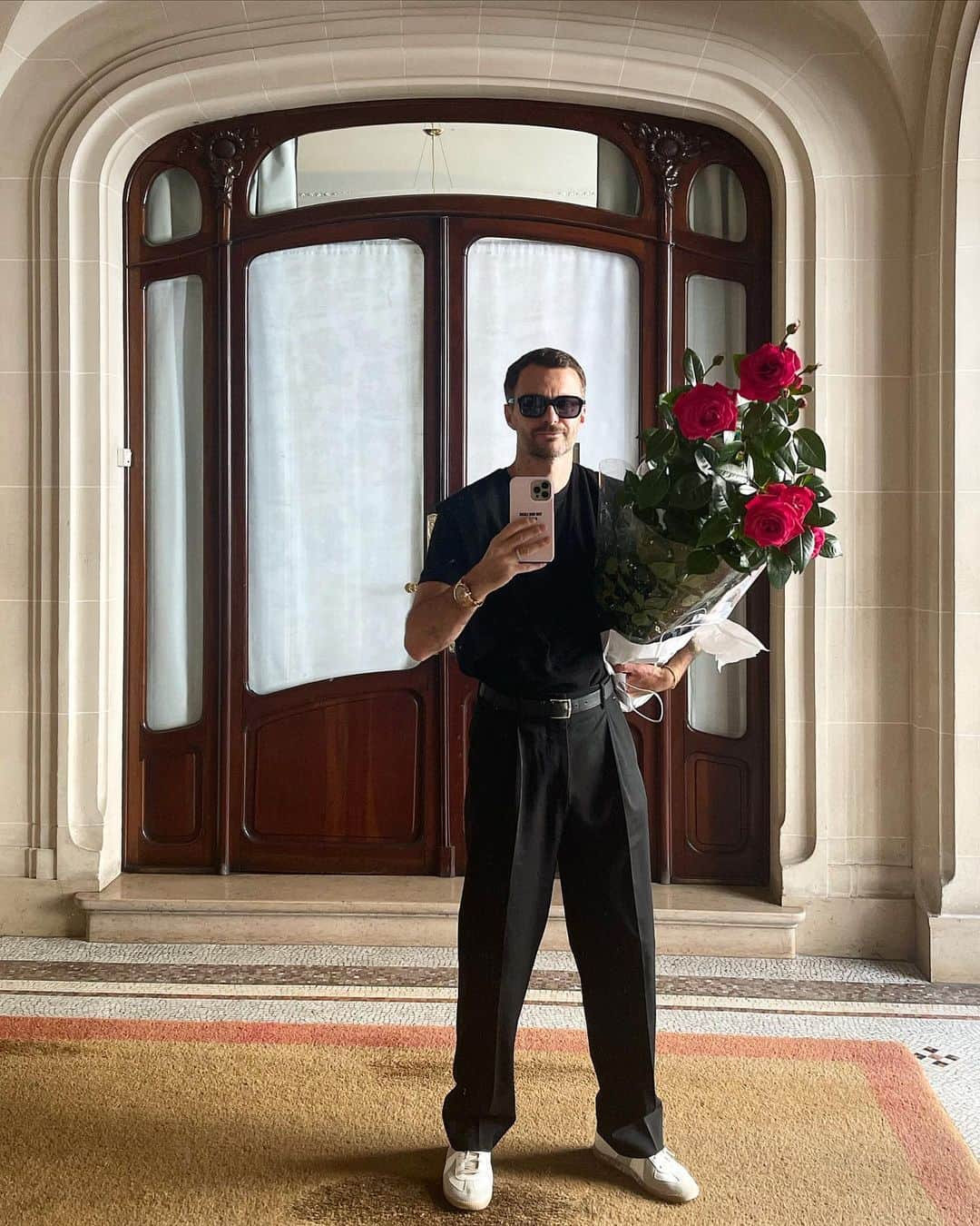 クリスヴァンアッシュのインスタグラム：「🥀 #krisvanassche #kris_van_assche」