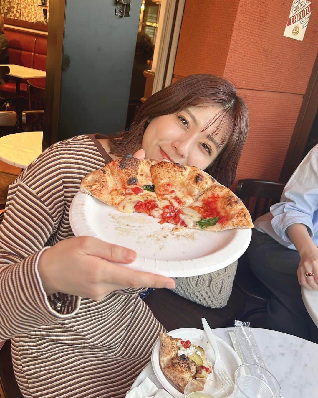 清水麻璃亜のインスタグラム：「* 友達とピザ食べて脱出ゲーム行って中華食べた日🌞」