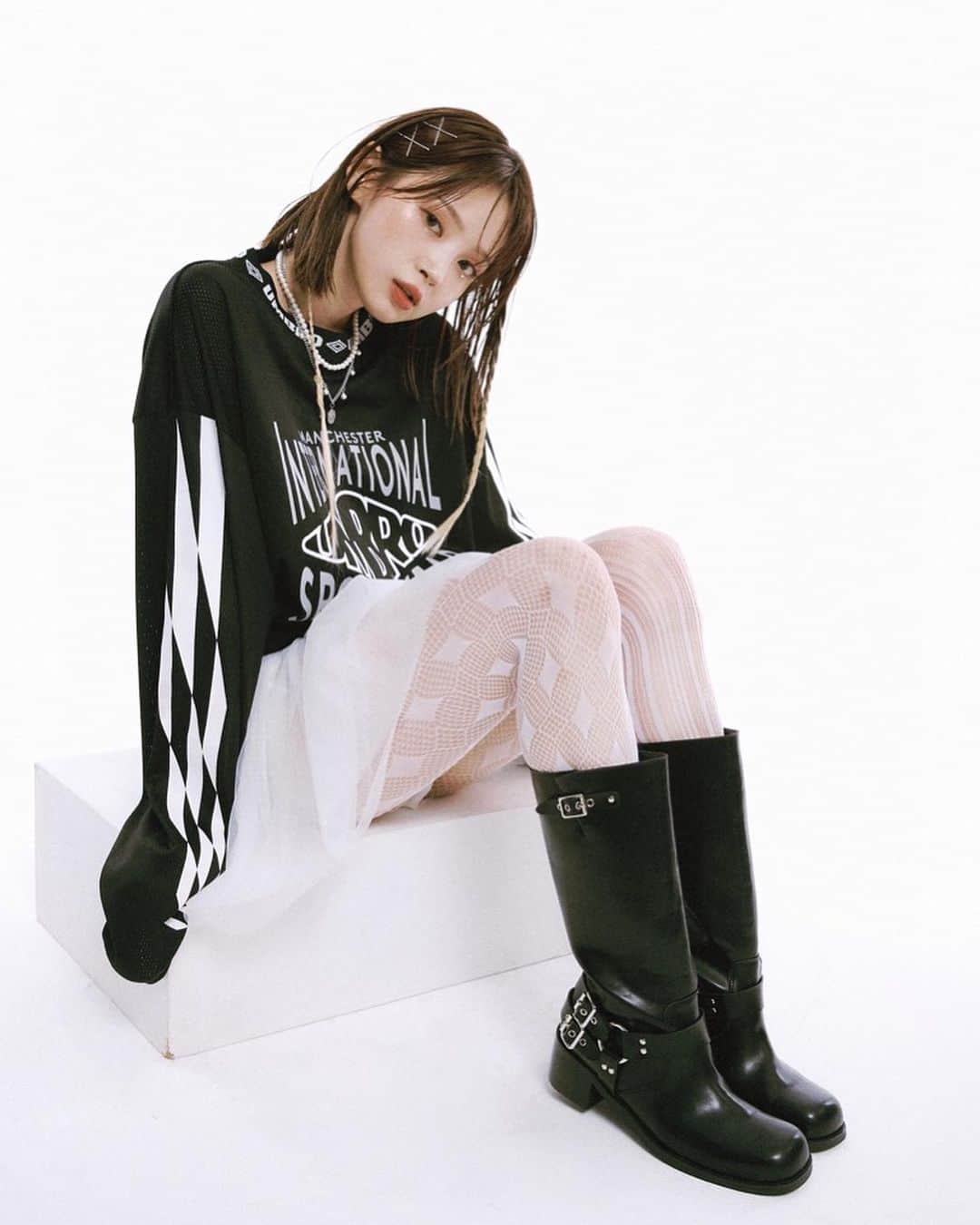 Yoonbitnaのインスタグラム：「이 정도만 스포..🖤 @umbrokorea」