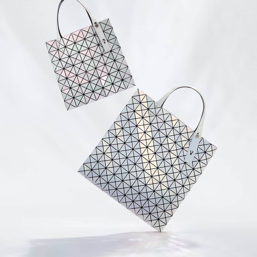 BAO BAO ISSEY MIYAKE Official Instagram accountさんのインスタグラム写真 - (BAO BAO ISSEY MIYAKE Official Instagram accountInstagram)「"PRISM POLARIZATION"  Release Month: June, 2023 *The release month might be different in each country.  #baobaoisseymiyake #baobao #isseymiyake #baobaoisseymiyakeSS23」6月1日 20時00分 - baobaoisseymiyake_official