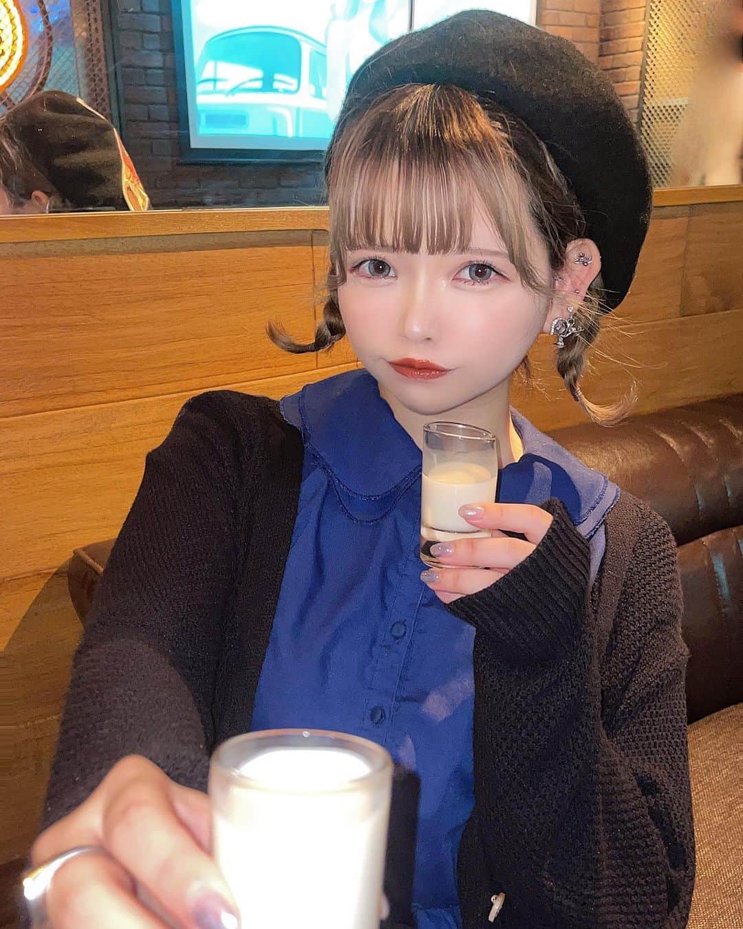 つぐみるんのインスタグラム：「パブリックスタンド渋谷店お邪魔した🐮  ウイスキーを牛乳で割った カウボーイショット飲みやすくてすき！🐮♡  〜6/30までイベントやってるみたいだからまた行くよてい！🐮  #COWBOYPARTY #パブスタ #パブリックスタンド #カウボーイ #カウボーイショット #カウP #PR」