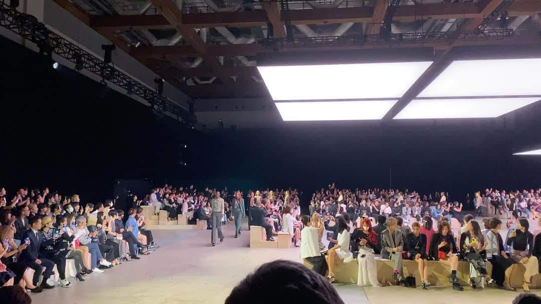 のインスタグラム：「@chanelofficial show」