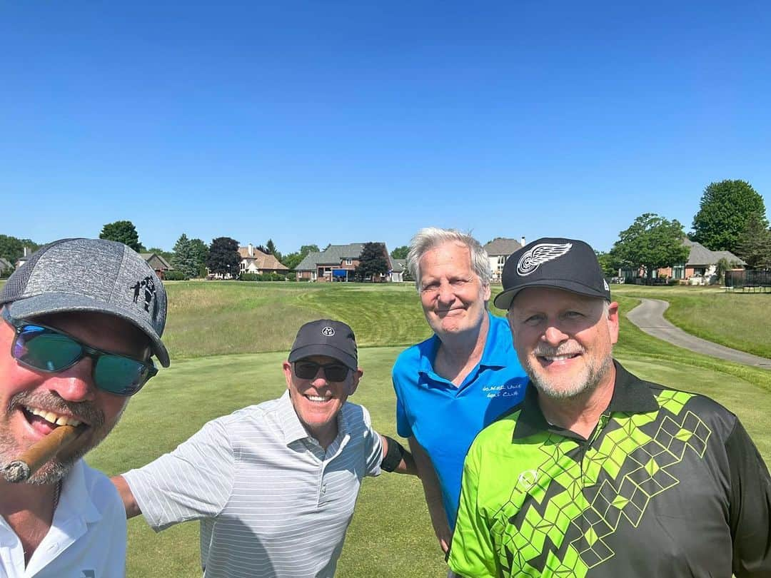 デイブ・クーリエのインスタグラム：「Laughter and golf with Joey Kocur, Panger and Jeff Daniels. A perfect Michigan day! @joe.kocur26  @darren_r_pang_ and @jeffdanielsofficial」