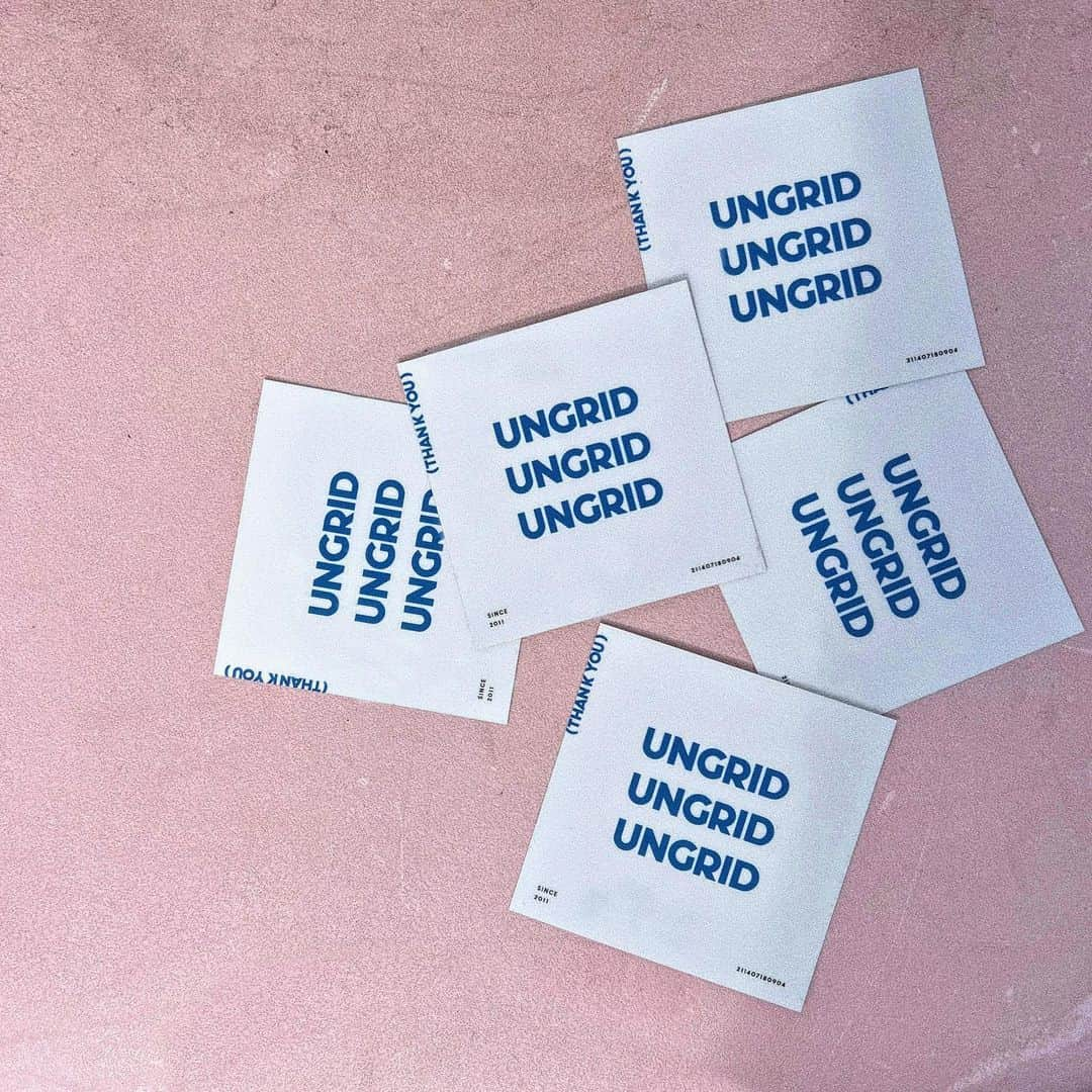 Ungridさんのインスタグラム写真 - (UngridInstagram)「Ungrid '23AW受注会のお知らせ  ついに今週末、Ungrid '23AW受注会を開催！  受注会ではご来場いただいたお客様にお楽しみいただけるよう沢山のフェアをご用意いたしました。  ✔︎ステッカーをプレゼント ご来場いただいた皆様にプレゼントいたします。  ✔︎プレゼントキャンペーン ご来場いただき、#Ungrid_POPUP をつけてPOP UPを拡散いただいた中から抽選で5名様に、会場にあるシークレットデニム👖をプレゼントいたします。 (会場の様子、ノベルティ、ステッカーなど...♡) ※当選は6月下旬〜7月上旬にお知らせいたします。  ✔︎23 AUTUMN LOOKをプレゼント ご来場いただいた皆様にプレゼントいたします。  ✔︎ノベルティのお知らせ ¥18,000(税込)以上ご購入のお客様へ、先着順でオリジナルBAGをプレゼント致します。 ※3色の中からお選び頂けます。  ✔︎オフィシャルスタッフ スケジュールのお知らせ 受注会には全国のオフィシャルスタッフが下記スケジュールにて会場でお待ちしております。  6.3(sat) 12:00-18:00 @ran_tachibana_ @ami_fujino_ @anna_yoshimoto_ @suzuka_akimoto_ @yurino_seki_  6.4(sun) 11:00-17:00 @ran_tachibana_ @aki_ishikuro_ @chisa_nagatani_ @momoka_watanabe_  ✔︎当日は下記スケジュールにてLIVE配信を実施！ 6.3(sat) 11:00- 6.4(sun) 10:30- @ran_tachibana_  ■Ungrid23AW受注会  6/3(sat.)12:00-18:00 最終受付17:30 12:00-14:00 優待者様受付 14:00-18:00　フリー受付  6/4(sun.)11:00-17:00 最終受付16:30 11:00-14:00 優待者様受付 14:00-17:00　フリー受付  ■アクセス  渋谷区渋谷2-11-12 パークノヴァ渋谷1F 渋谷駅 徒歩6分、　表参道駅 徒歩8分、　明治神宮前〈原宿〉駅 徒歩15分  ■受注会ご来店にあたってのお願い事項  ・事前のご予約は不要ですが、混雑時は入場人数を制限致します。 ・ノベルティは数量限定となります。なくなり次第終了致します。  皆様のご来場を心よりお待ちしております。  Ungrid  #Ungrid #ungrid_official #アングリット #Ungrid_popup」6月1日 20時06分 - ungrid_official