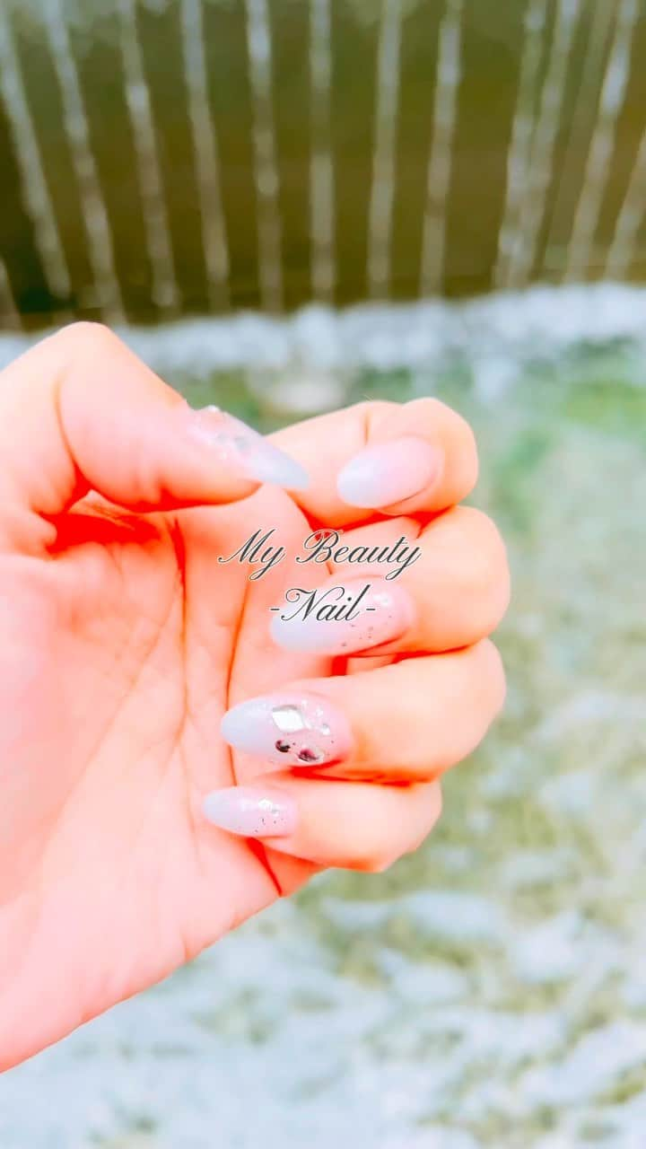 米本紗弥香のインスタグラム：「Junenails☂️✨ #nailstagram #followme #selfie #instabeauty #gelnails #nails #naildesign #nailart #bijounails #nails #bluenail #美甲 #指甲 #네일 #ネイル #ジェルネイル #ネイルデザイン #大人ネイル #ビジューネイル #キラキラネイル #トレンドネイル #梅雨ネイル #水色ネイル #6月ネイル #osakanailsalon #nailcaresalon #大阪ネイルサロン #ネイルケアサロン #西梅田ネイルサロン #北新地ネイルサロン」