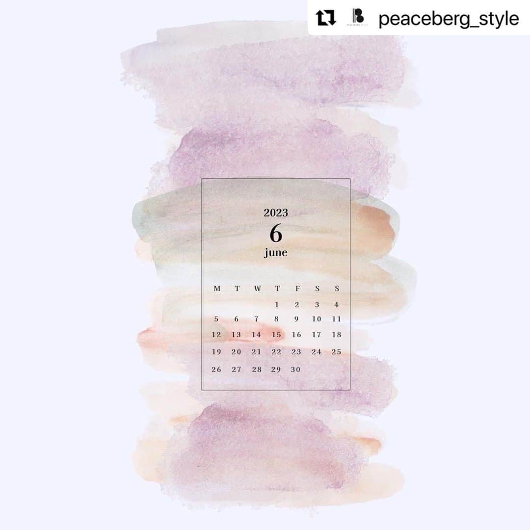 松本莉緒さんのインスタグラム写真 - (松本莉緒Instagram)「NEW✨JUNE PBS SCHEDULE 🌱 ⁡ ⁡ 6月から✨ 新たな氣持ちで、@peaceberg_style アカウントが動き出しました🎉  ⁡  ピスバアカウントでは松本莉緒含む所属講師の稼働スケジュールをお知らせしています✨☺️   ⁡ ピスバに集まる先生は、 ヨガティーチャーとしては勿論、 愛嬌と品がある素敵な先生ばかりなのが不思議👭🌎✨  ⁡ 是非アカウントフォロー頂きクラスへご参加下さい🥹 今日は早速、21:40〜 @nikomao_yoga にこまおさんのナイトクラスが @minefit_app さんよりありますよ ♡  所属メンバーへのお仕事は、ピスバアカウントのTOPリンク→コンタクトページからご連絡お待ちしております！ よろしくお願い致します☺️🙏✨ ⁡  Peaceberg 代表 松本莉緒 ⁡ ⁡ #Repost @peaceberg_style with @use.repost ・・・ 【6月 Lesson Schedule】 ⁡ 皆様こんにちは♪ peaceberg style office より 6月度スケジュールのお知らせです📢🩵 ⁡ じめじめムシムシする6月が始まりましたね☔️🐌🪷気圧の影響などで体調も不安定な方も多いのではないでしょうか？🥺🌪️ ⁡ そんな時は天候に左右されない室内で出来るヨガがとってもおすすめです☺️🧘‍♂️☝️ ⁡ 毎月の @minefit_app さんのレッスンを始め、6月はヨガイベント盛り沢山です！21日には国際ヨガデーもありますね🌏🫶 ⁡ これから毎月1日に @peaceberg_style 所属メンバーが関連するレッスンやイベントをスケジュール表(2枚目)にしてUPしていきますので、是非是非チェックをお願いします🪷🫡！ ⁡ #minefit  #マインフィット  #松本莉緒  #peacebergstyle  #ヨガイベント」6月1日 20時13分 - matsumoto_rio1022