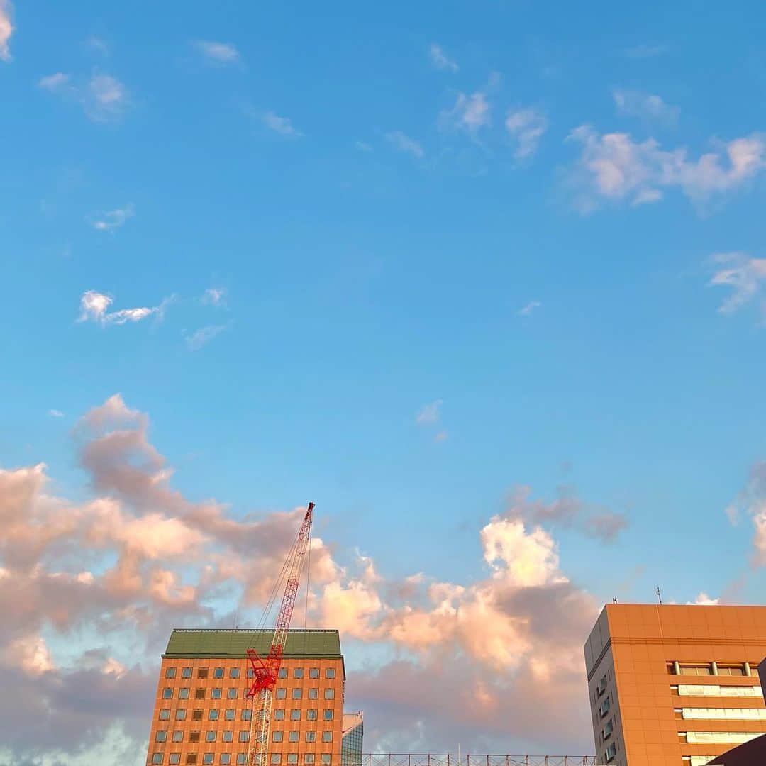 のインスタグラム：「☁️🌤💙」