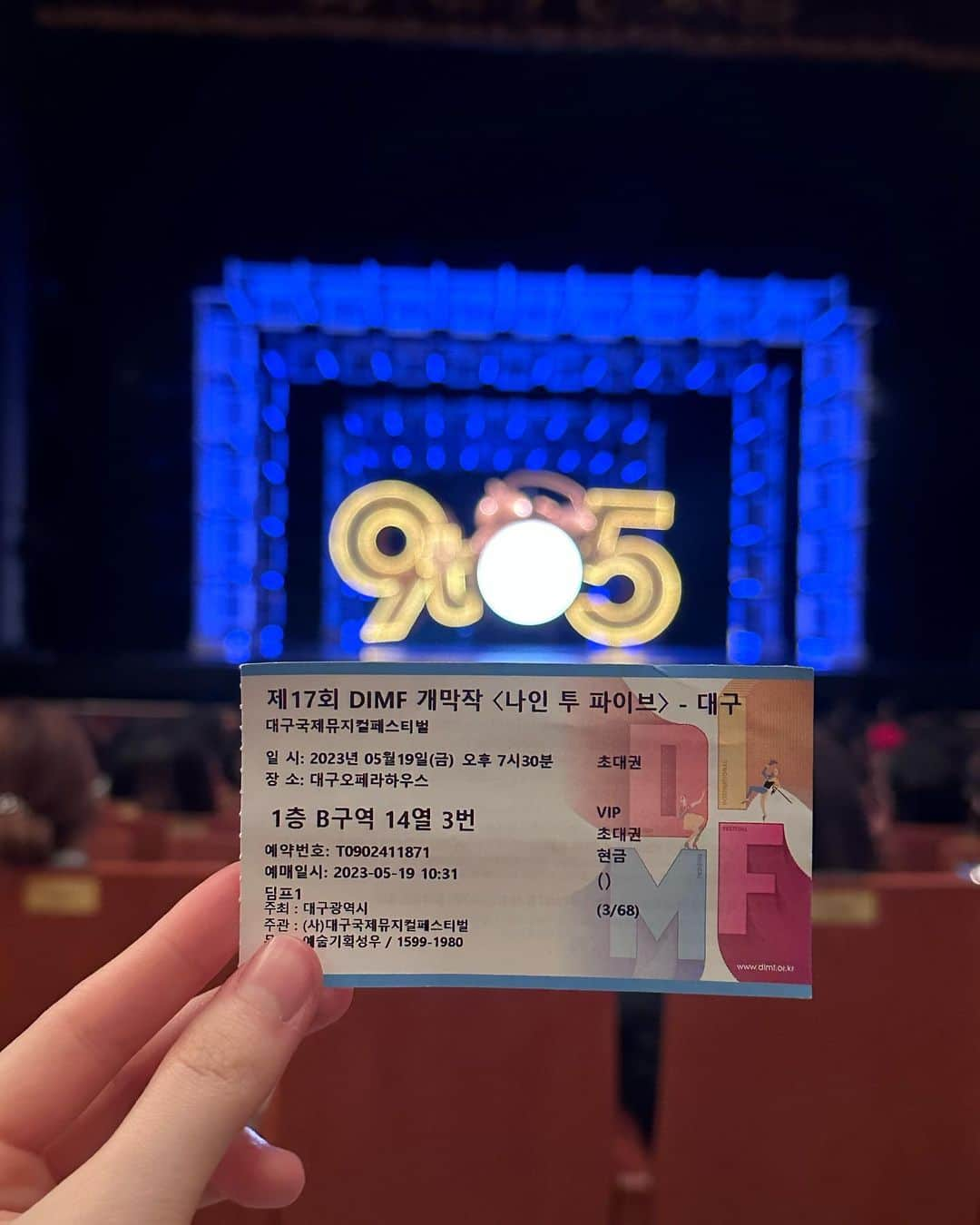 Elina 엘리나 (エリナ) さんのインスタグラム写真 - (Elina 엘리나 (エリナ) Instagram)「17th #DIMF ✨ ‘DIMF’ is a world musical festival and you can enjoy it in Daegu, Korea! 대구국제뮤지컬 페스티벌, 딤프의 홍보대사로 멋진 자리 함께하게 되었습니다. 6월 5일까지 펼쳐치는 즐거운 페스티벌 여러분도 많은 관심 부탁드려요🤍 #대구국제뮤지컬페스티벌 #딤프」6月1日 20時27分 - elina_4_22