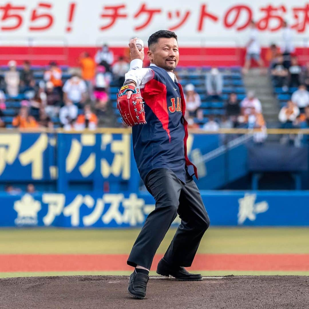 侍ジャパンさんのインスタグラム写真 - (侍ジャパンInstagram)「本日の日本生命セ・パ交流戦2023 千葉ロッテ 対 読売（ZOZOマリンスタジアム）は「#侍ジャパンDAY」。2006年に第1回World Baseball Classicに日本代表として出場し世界一に輝き、千葉ロッテ、読売にも在籍した #藤田宗一 さんによる始球式も行われました。  https://www.japan-baseball.jp/jp/news/press/20230601_1.html  #侍ジャパン」6月1日 20時30分 - samuraijapan_official